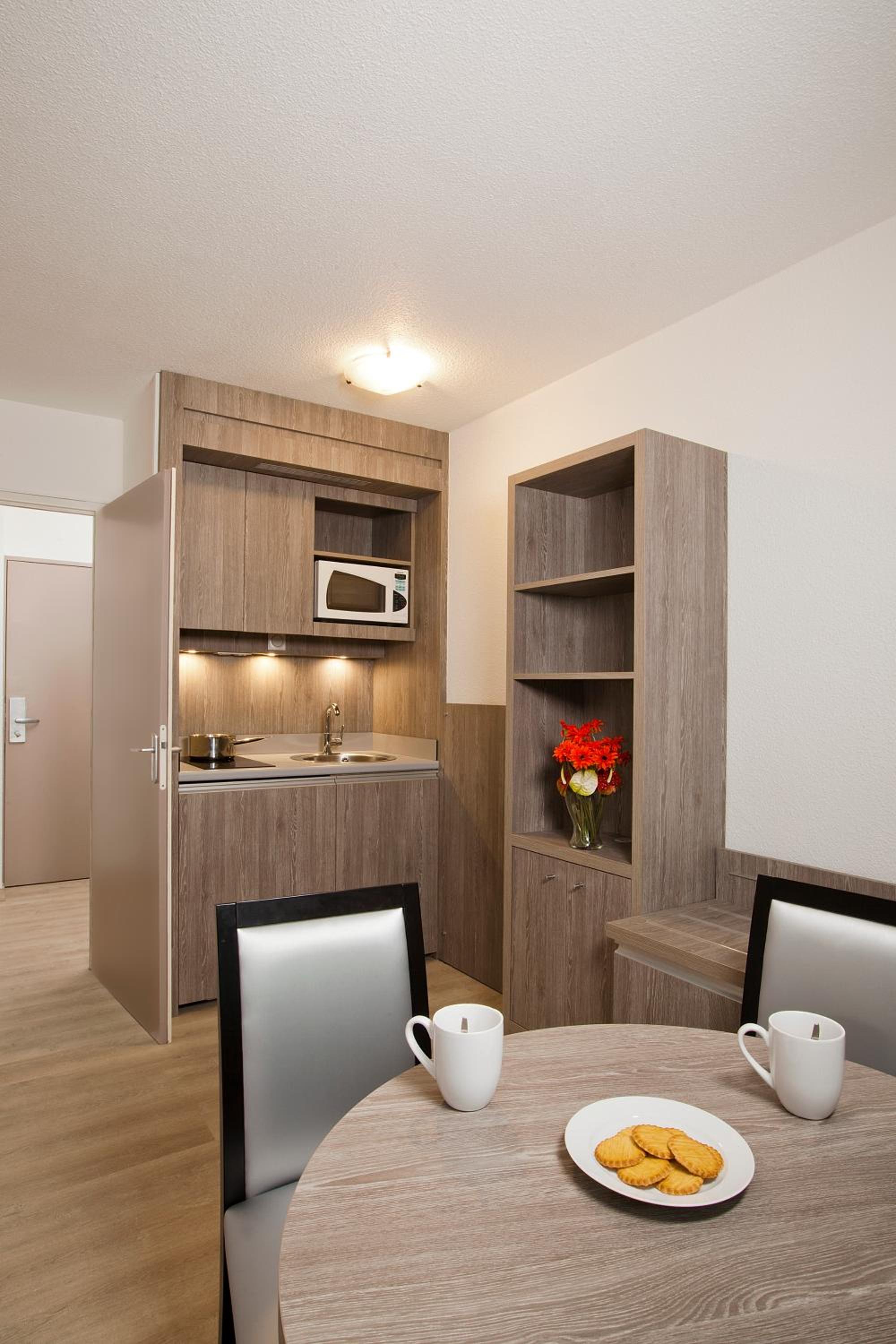 Studio (2 Adults) - Photo 8