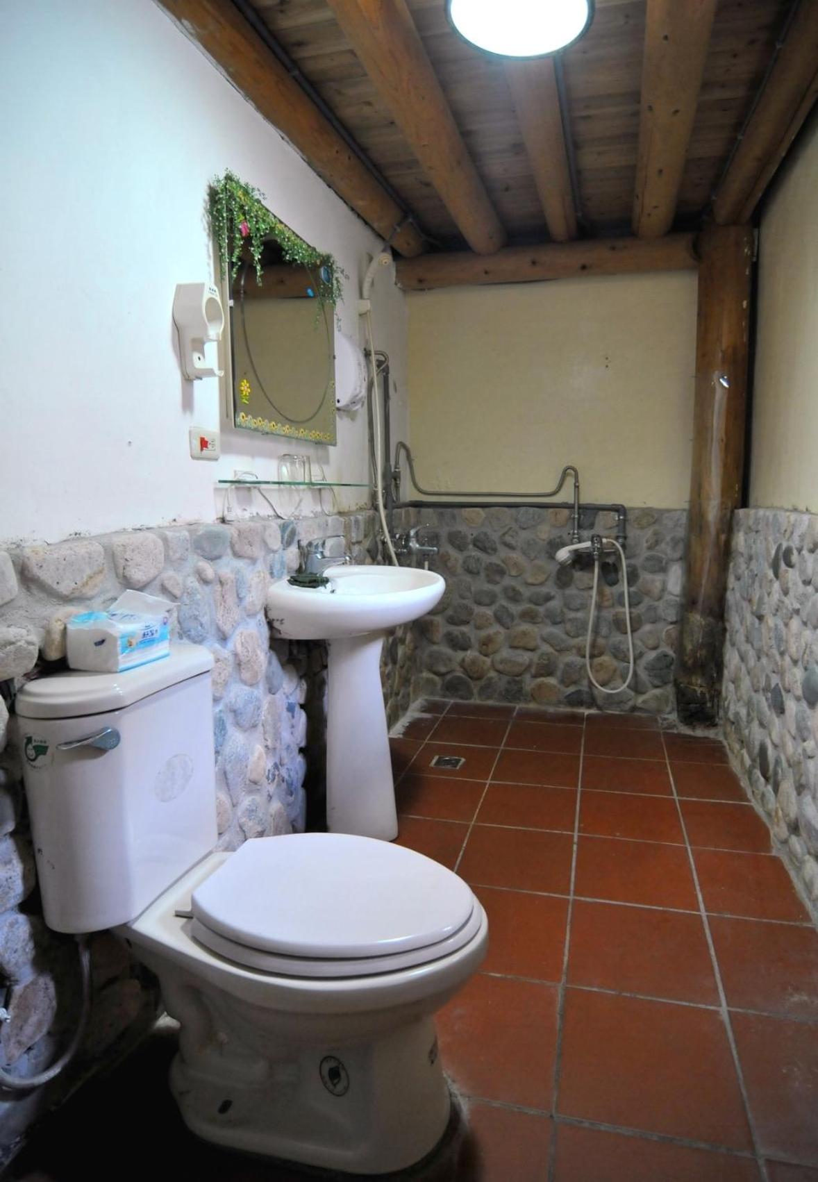 Quadruple Room with Shared Bathroom photo 3