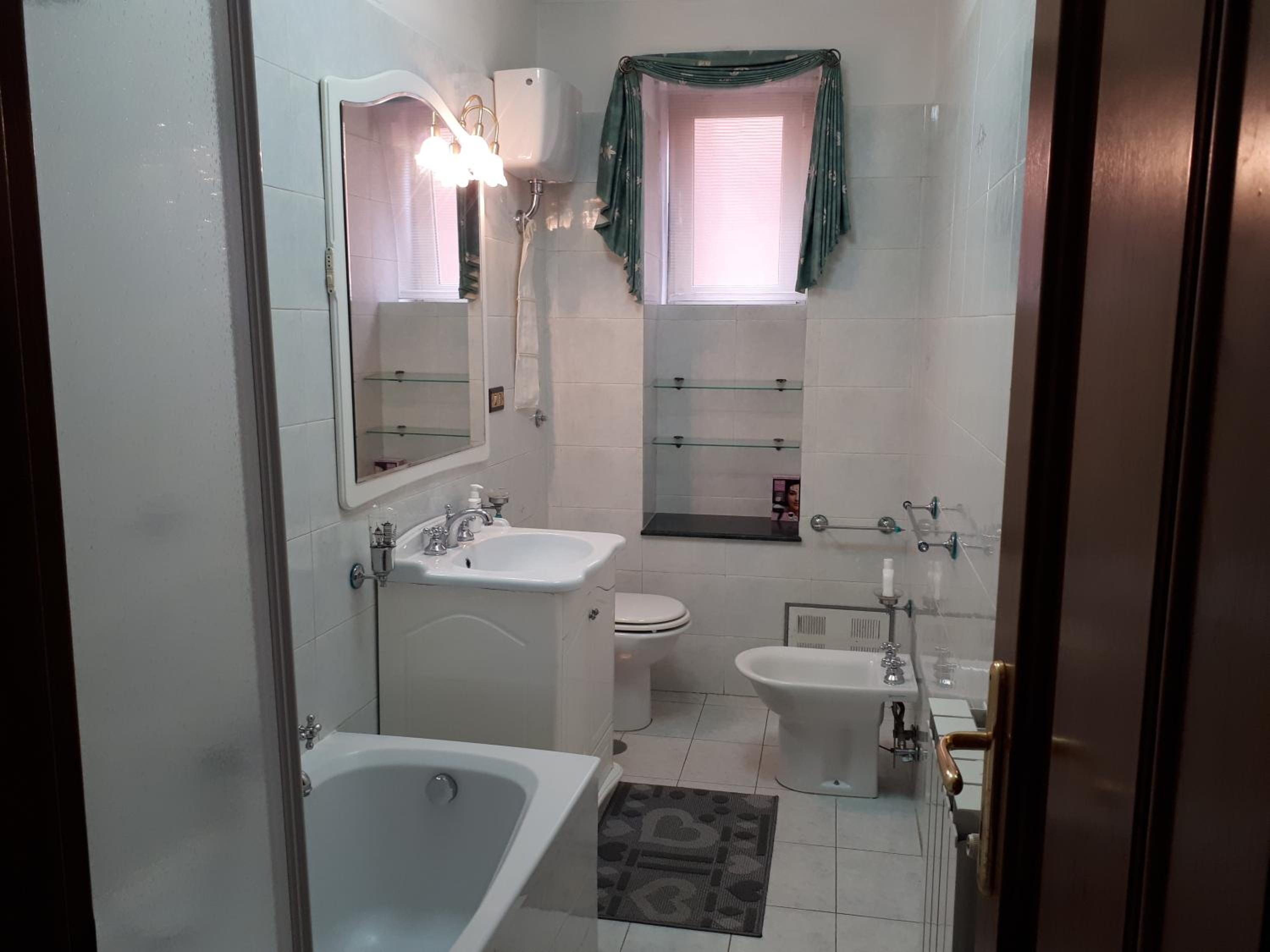 Double Room with Private Bathroom - Photo 11