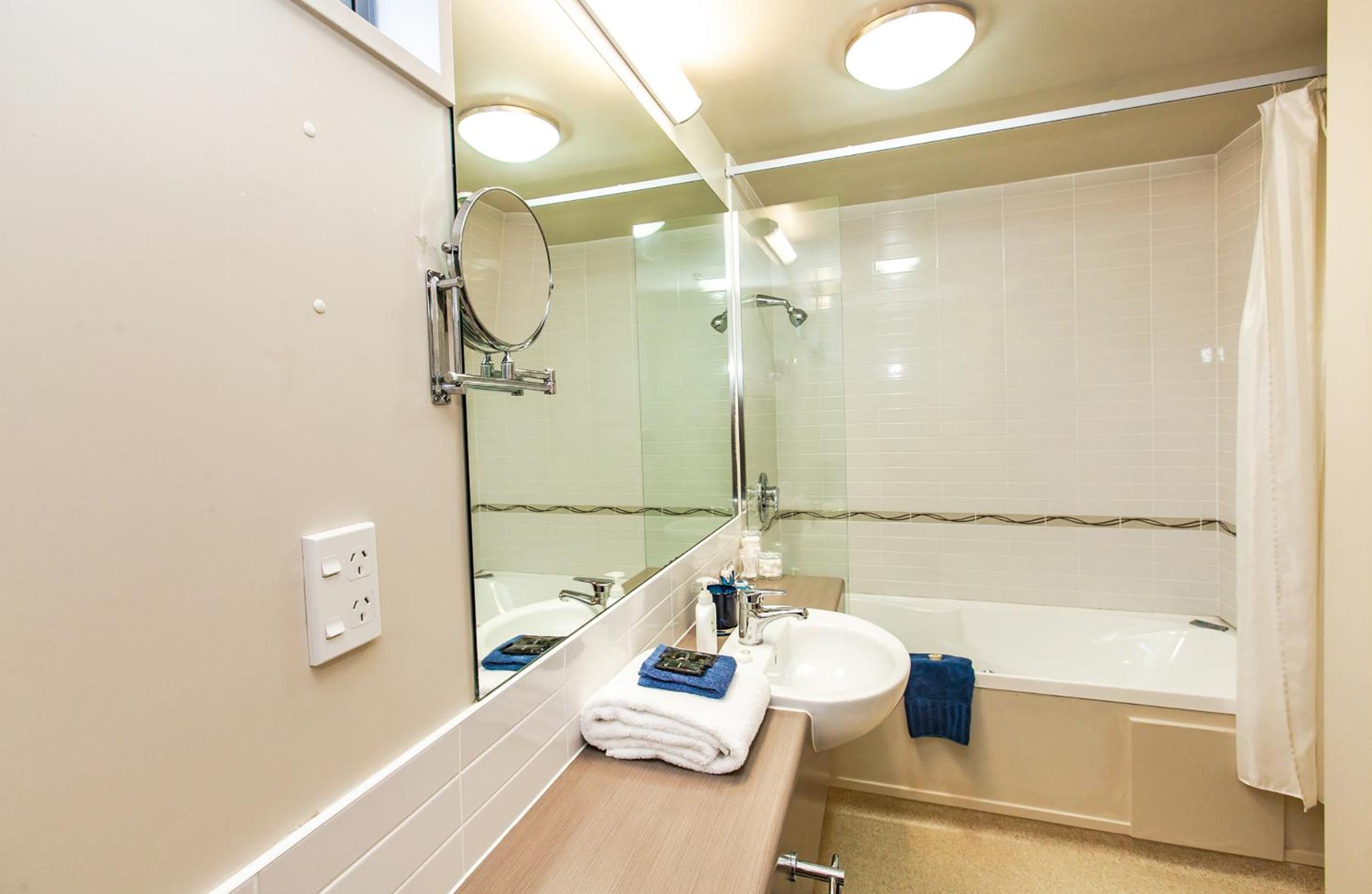 Superior King Studio with Spa Bath - Photo 3