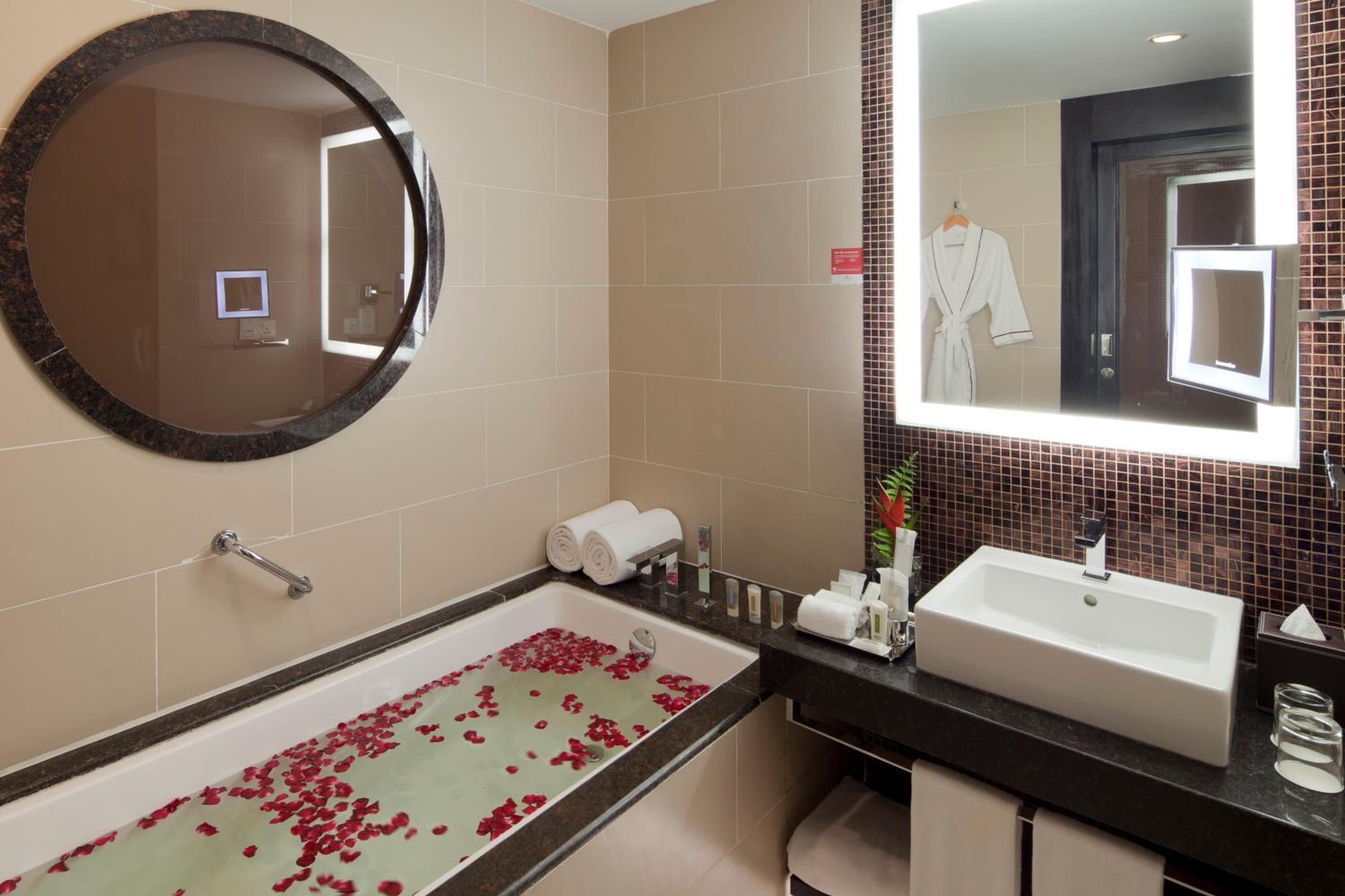 Executive Suite with Lounge Access and Complimentary 3 Pieces of Laundry