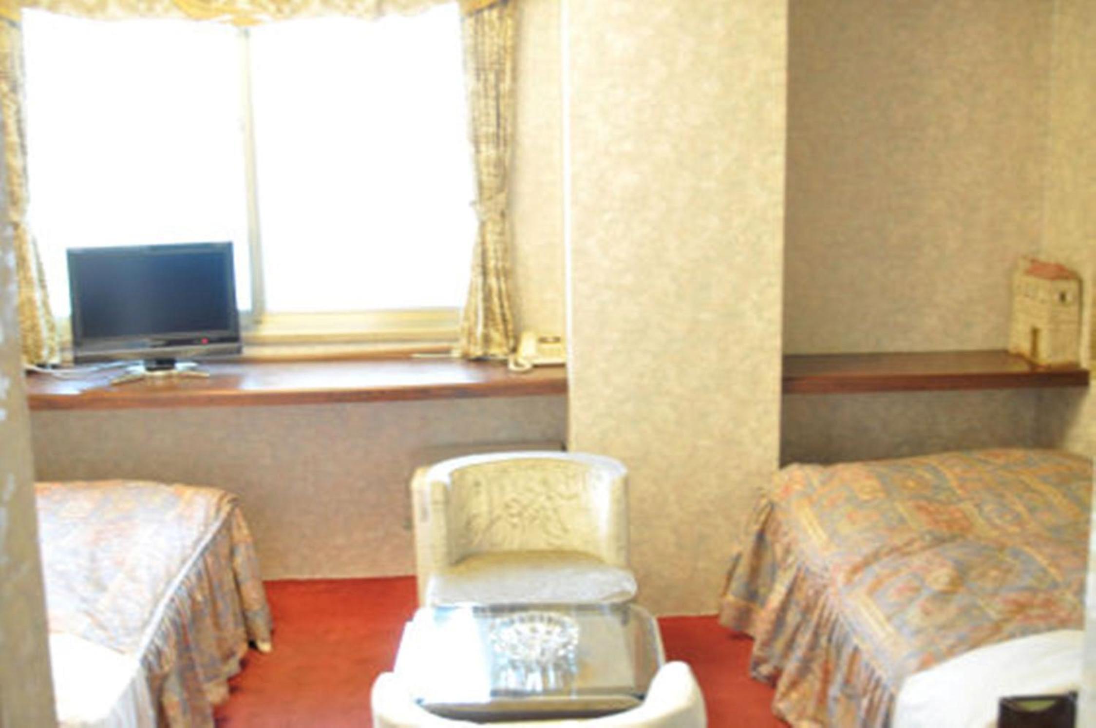 Twin Room - Photo 2
