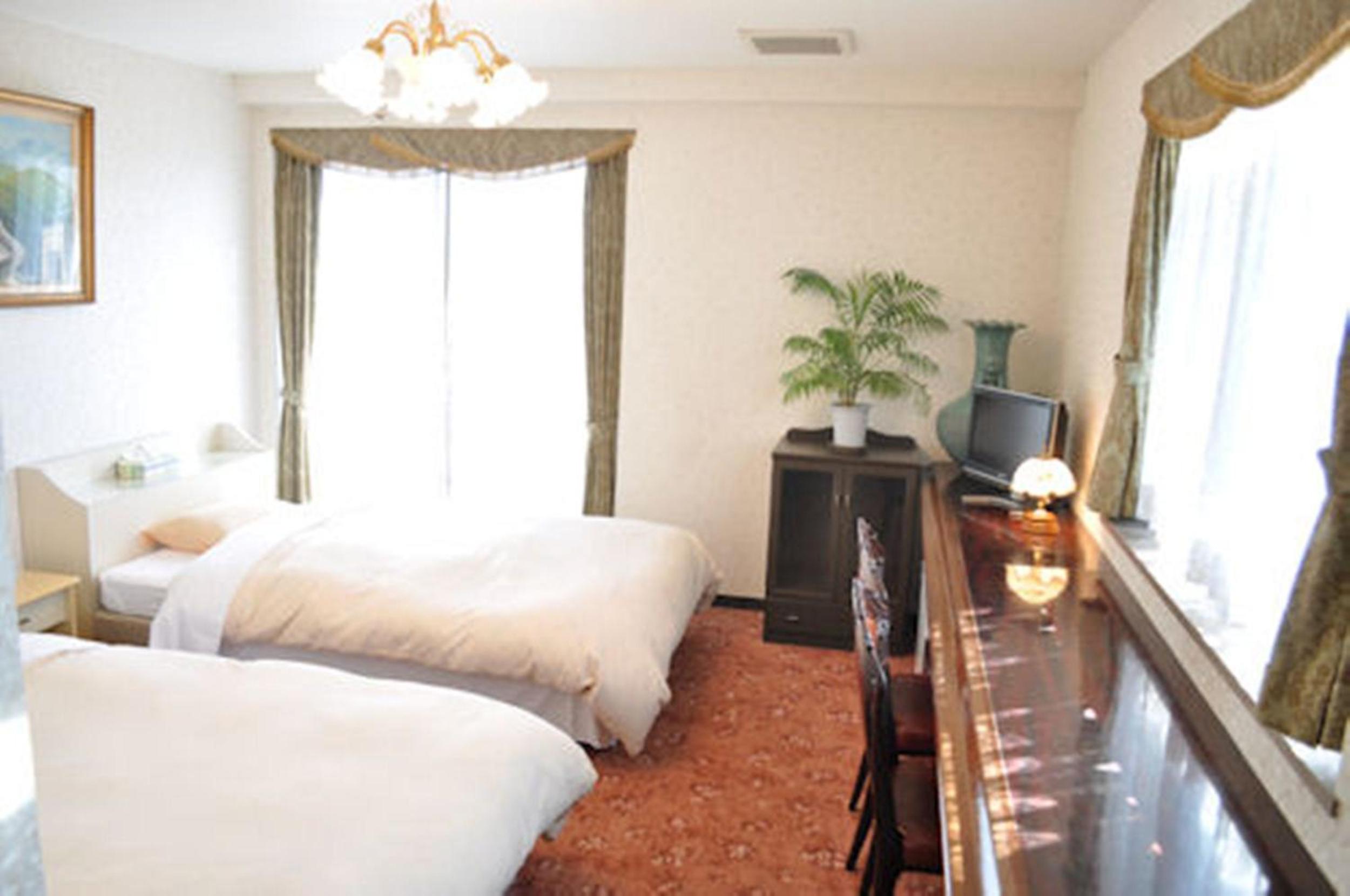Twin Room - Photo 3