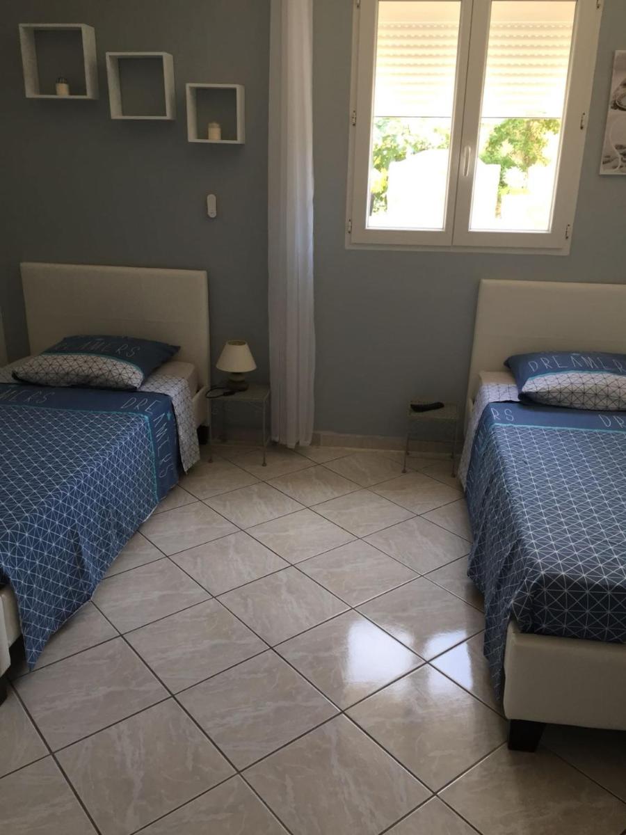 Twin Room - Photo 3