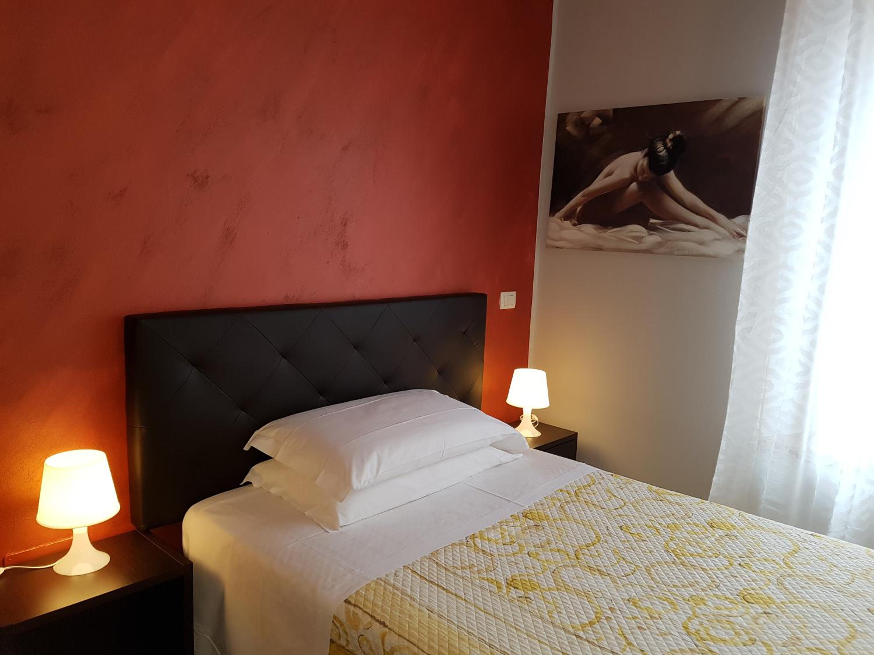 Double Room with Private Bathroom - Photo 5