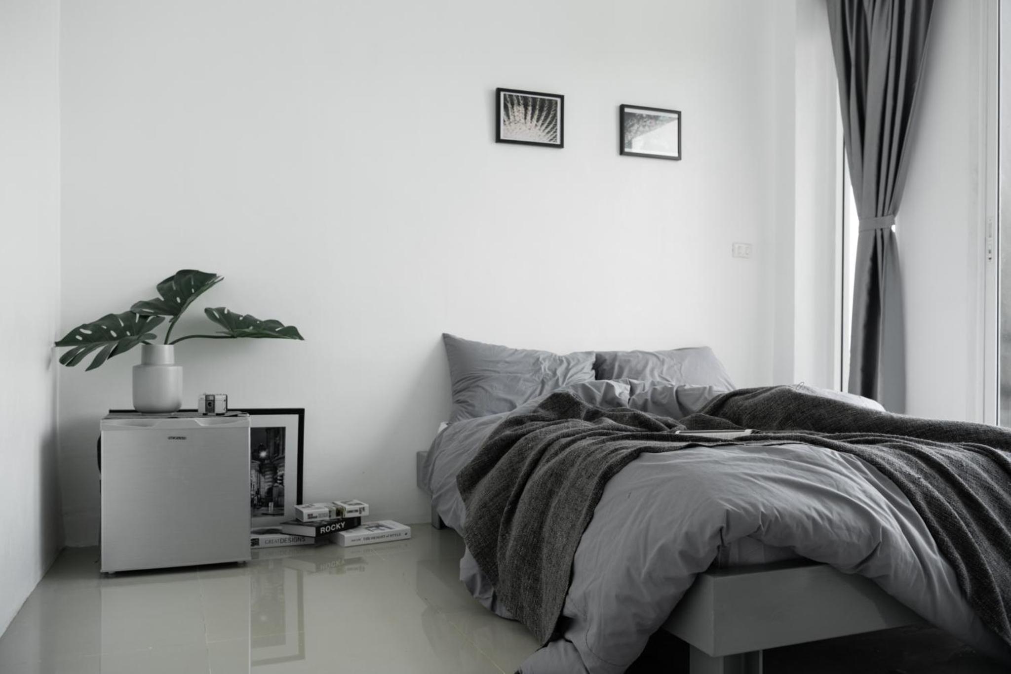 Queen Room with Balcony - Photo 5