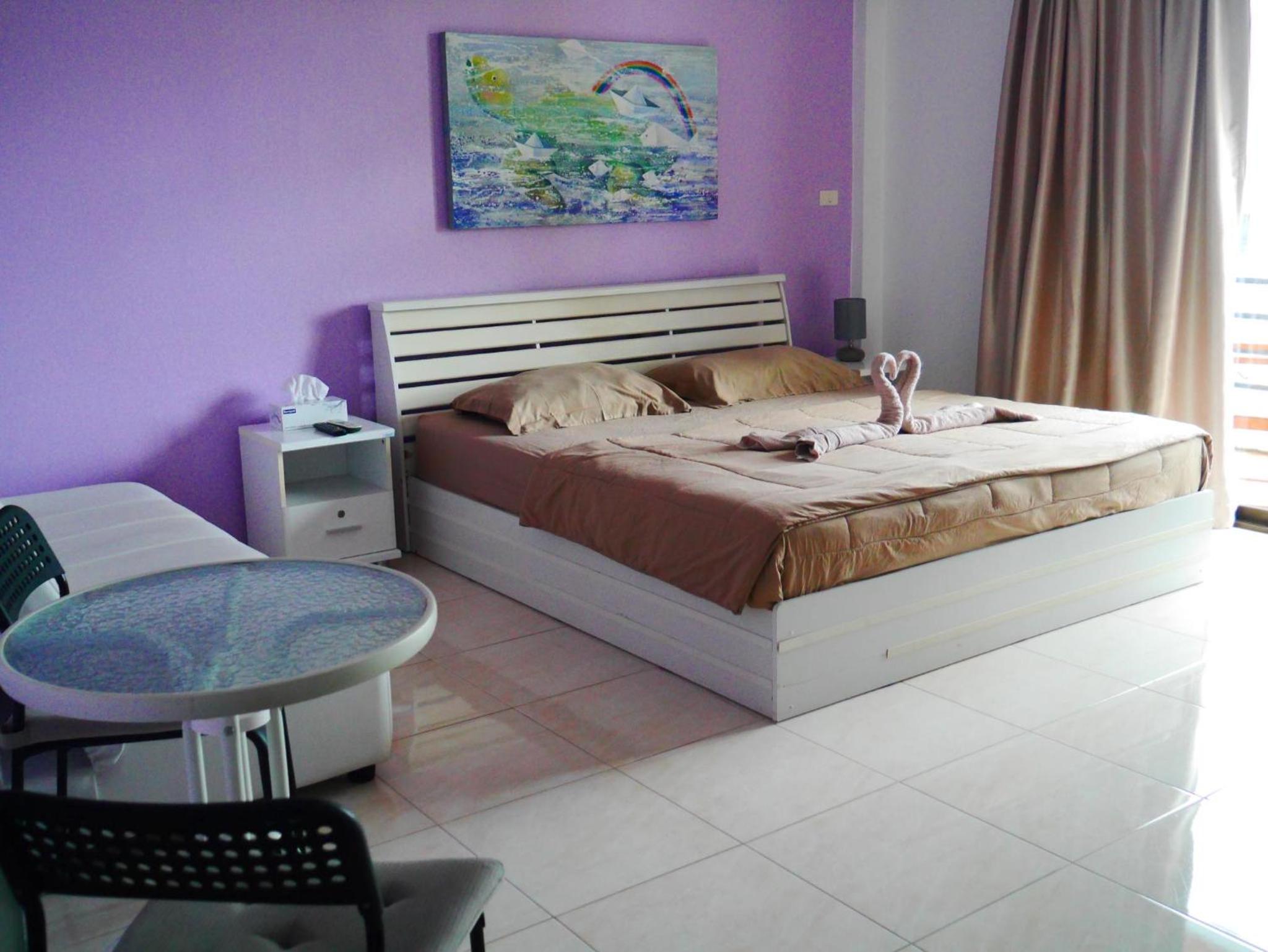 Deluxe Double Room with Balcony - Photo 11