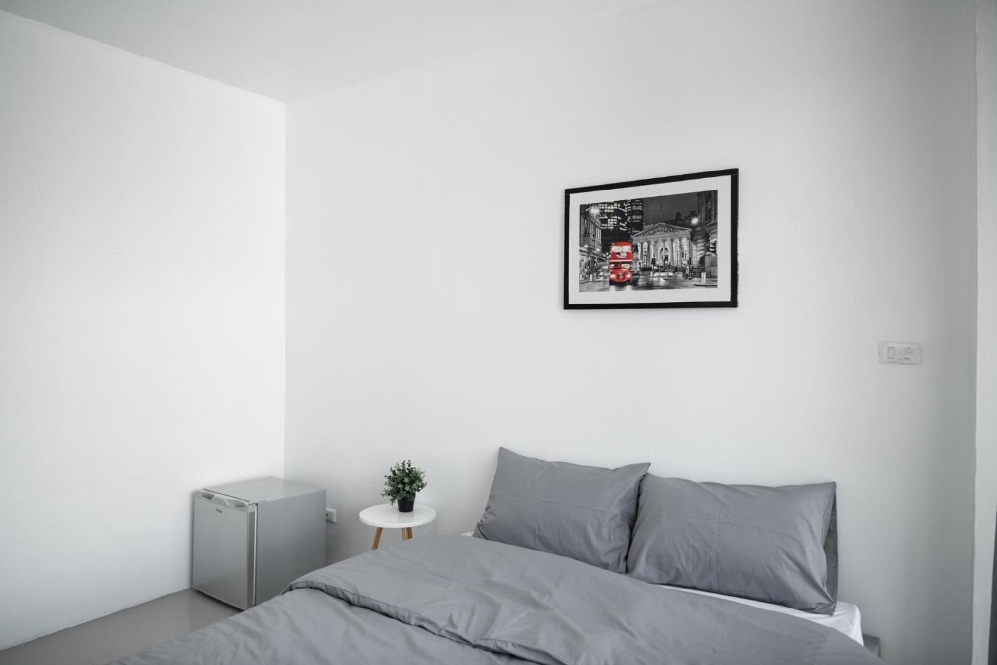 Standard Queen Room - Photo 6