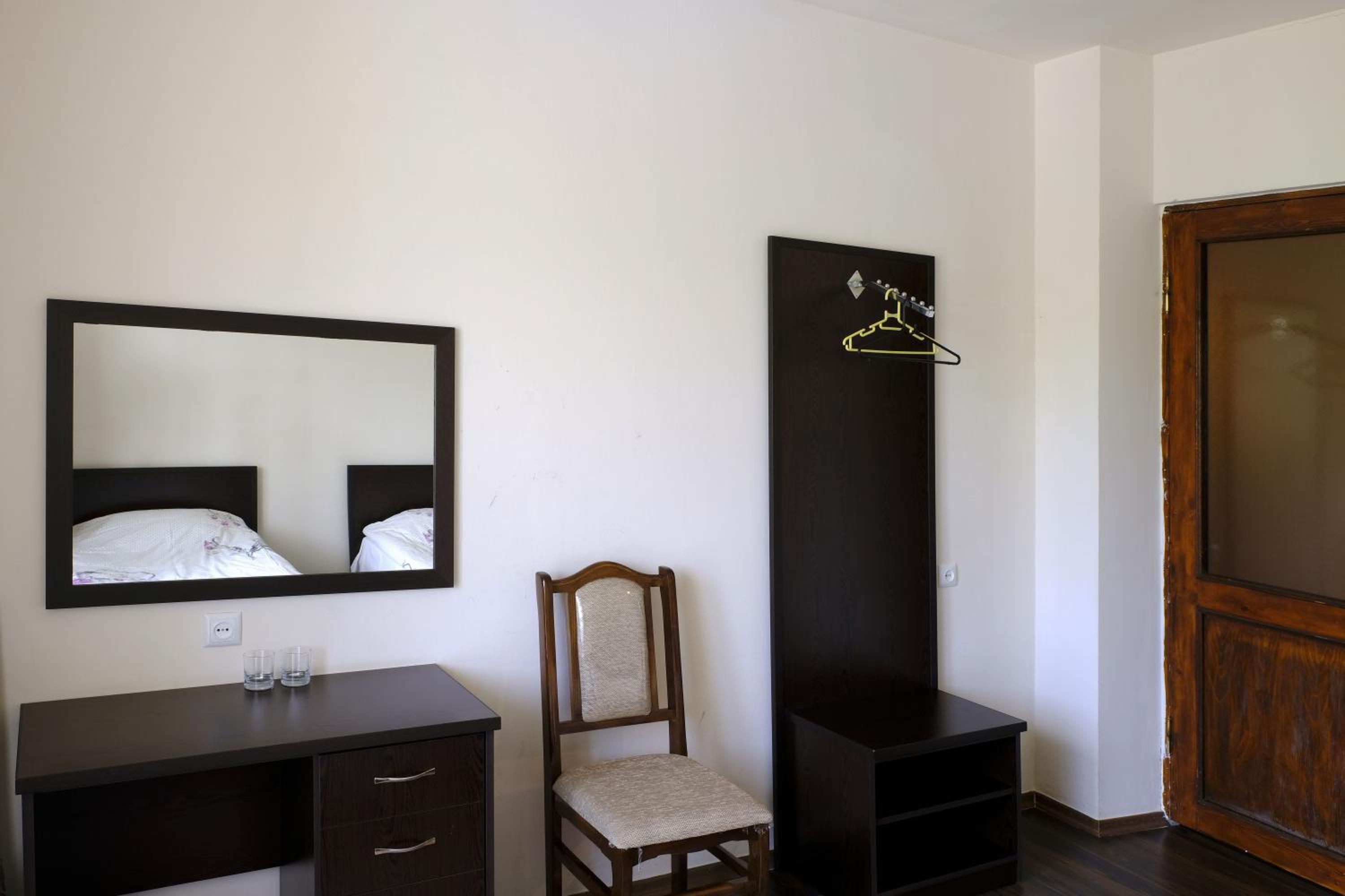 Twin Room with Bathroom photo 3
