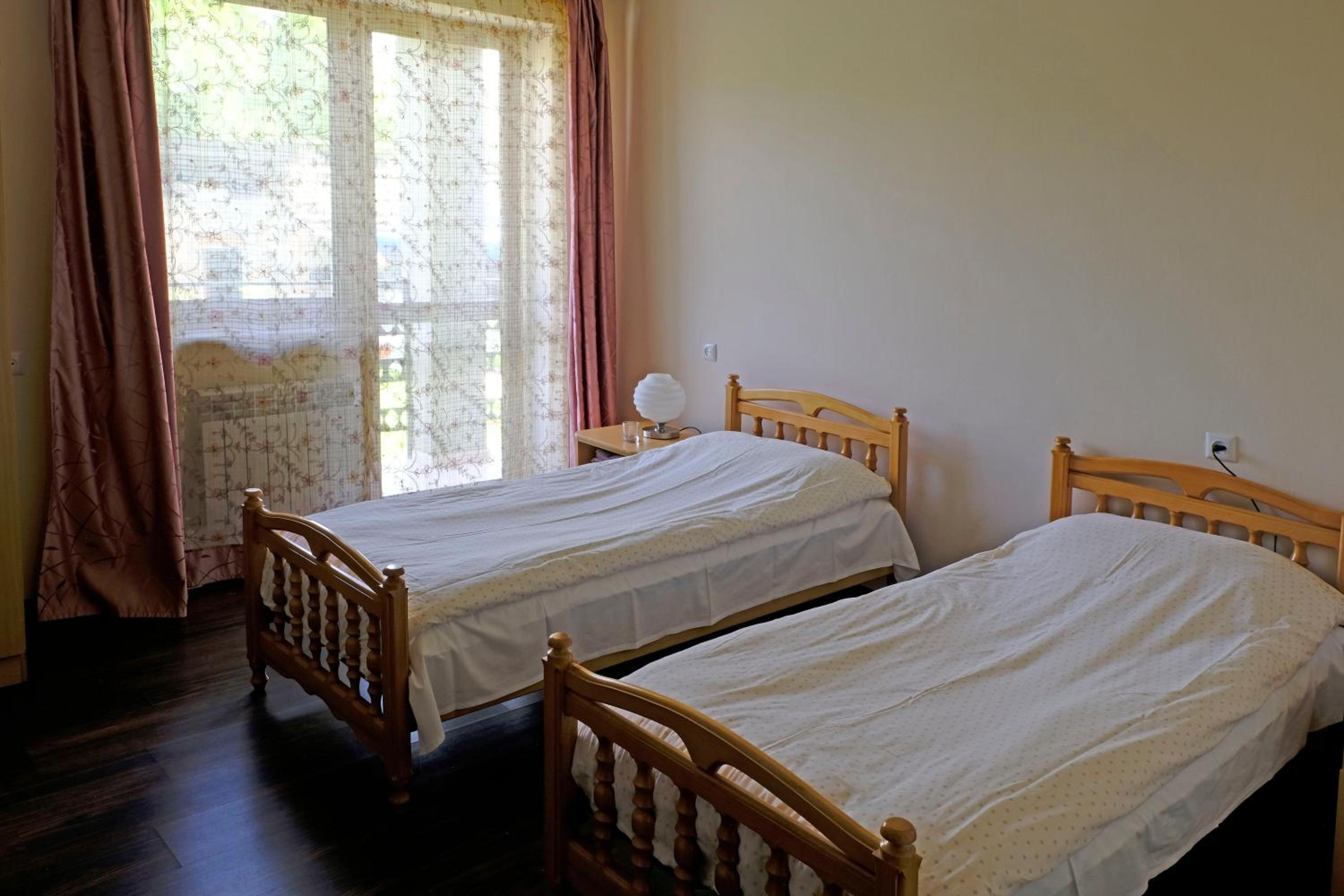 Twin Room with Private External Bathroom photo 3
