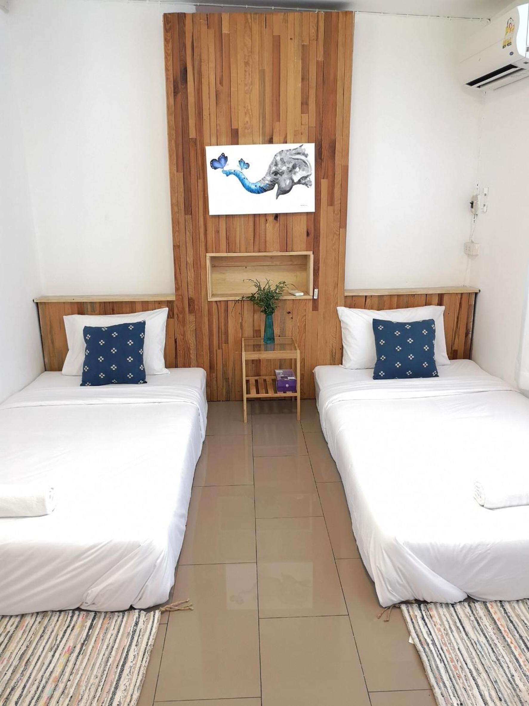 Standard Twin Room - Photo 5