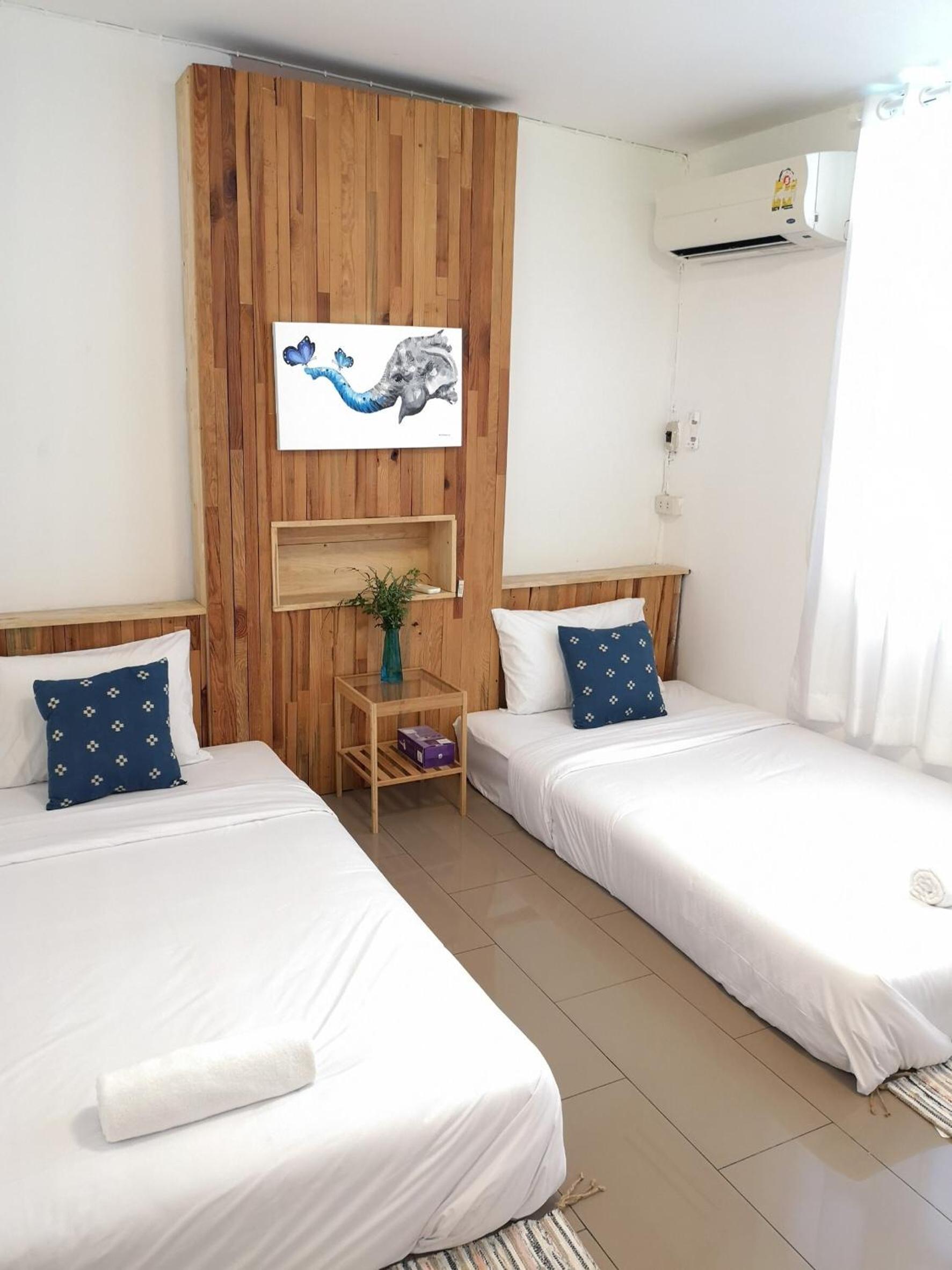 Standard Twin Room - Photo 3