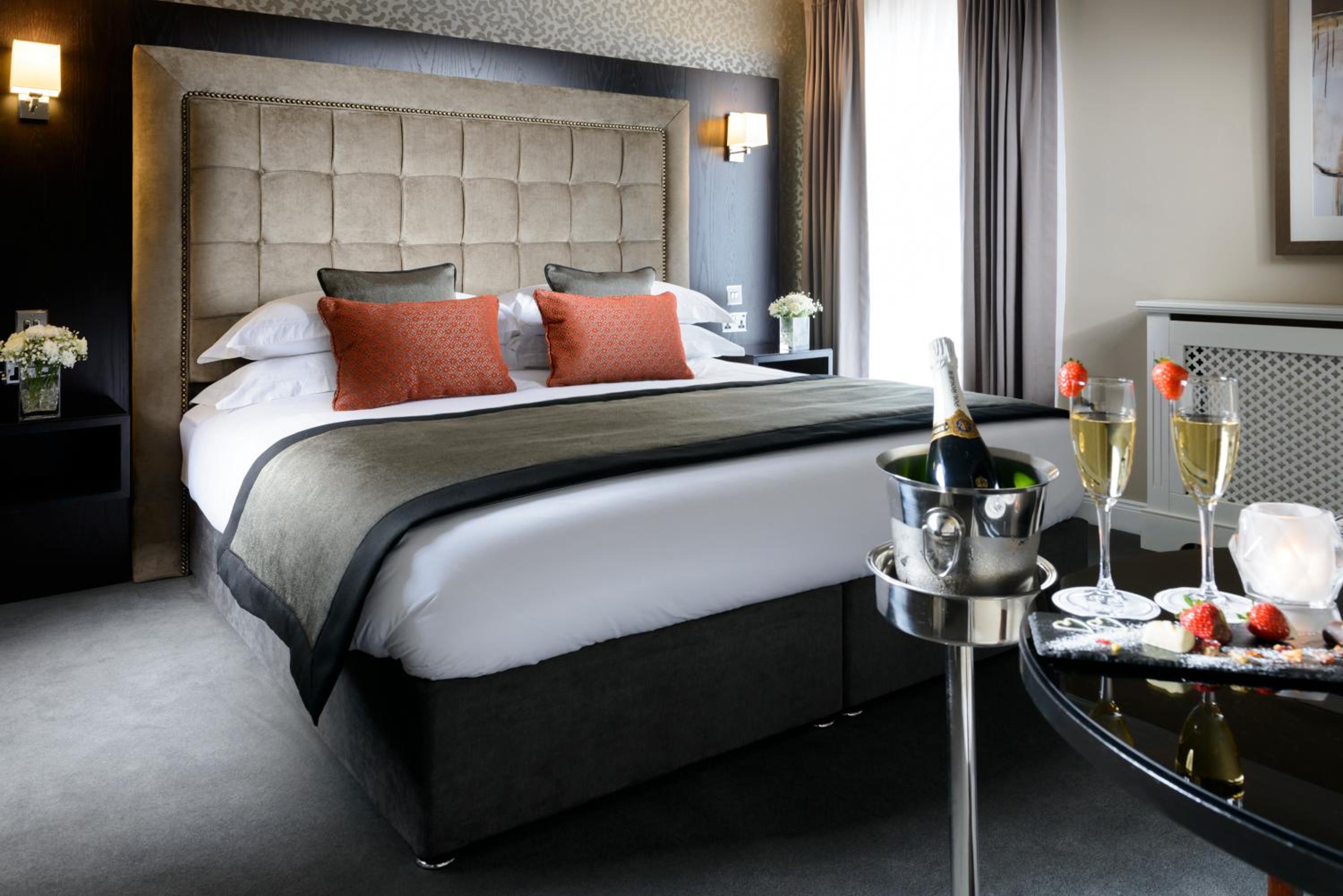 Deluxe Junior Suite - Photo 9