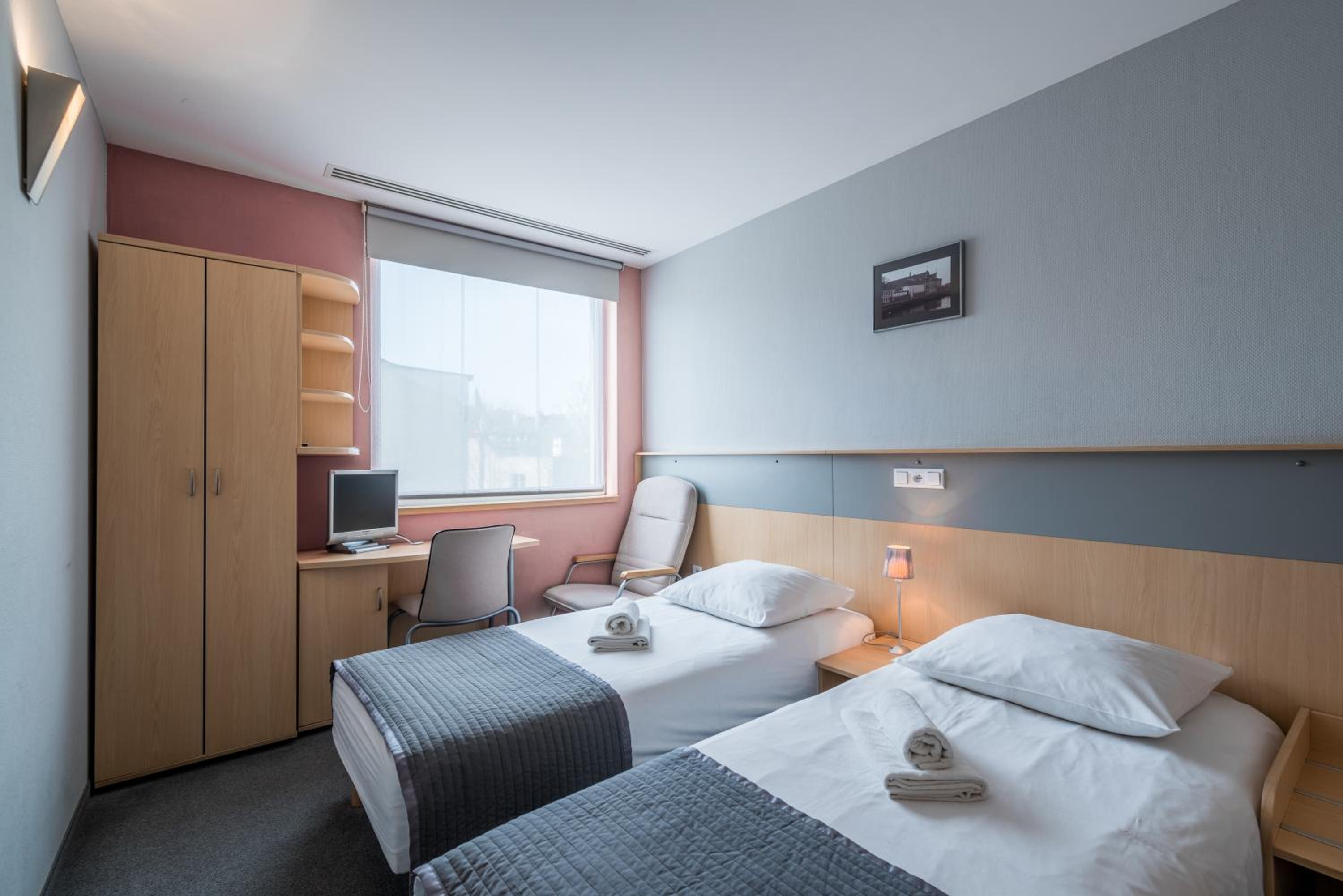 Twin Room - Photo 2