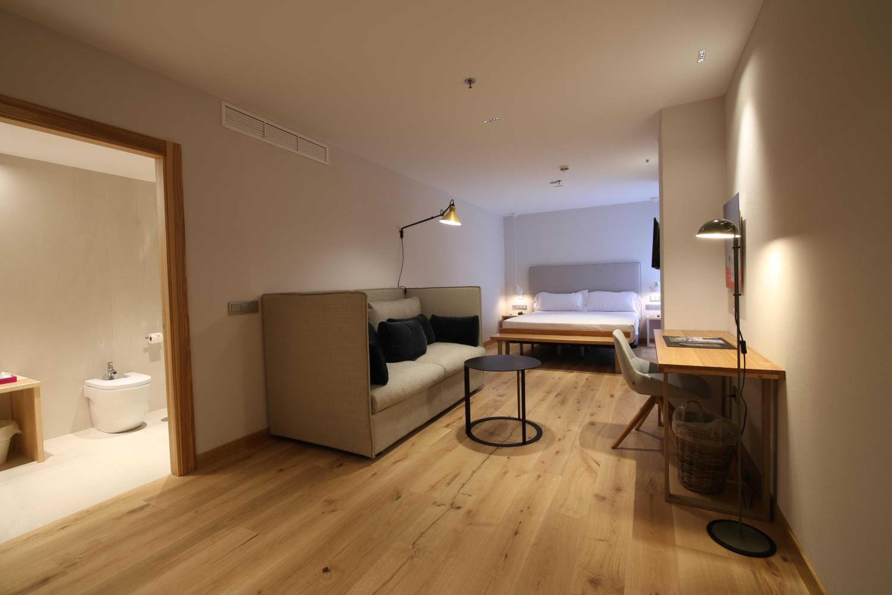 Junior Suite (3 Adults) - Photo 1