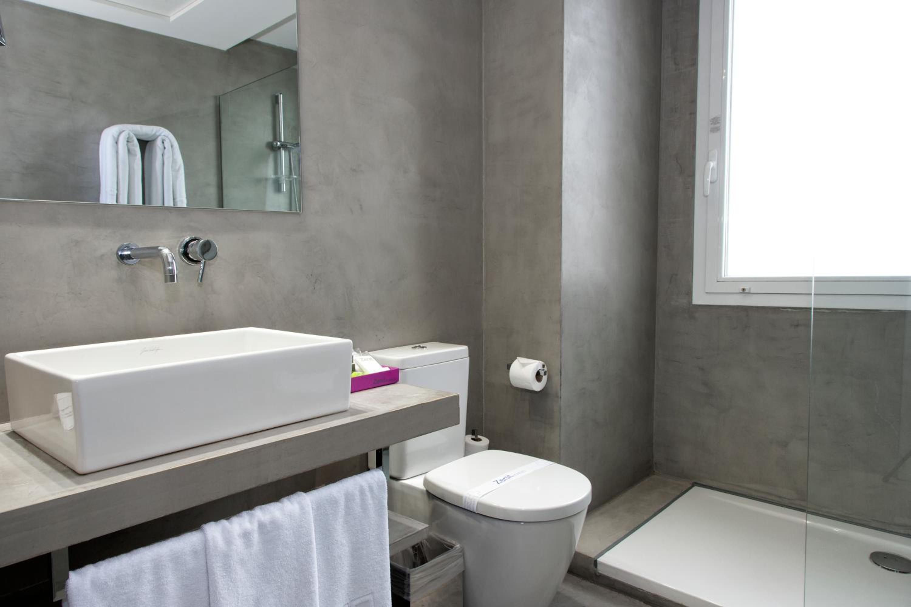 Double or Twin Room - Photo 3