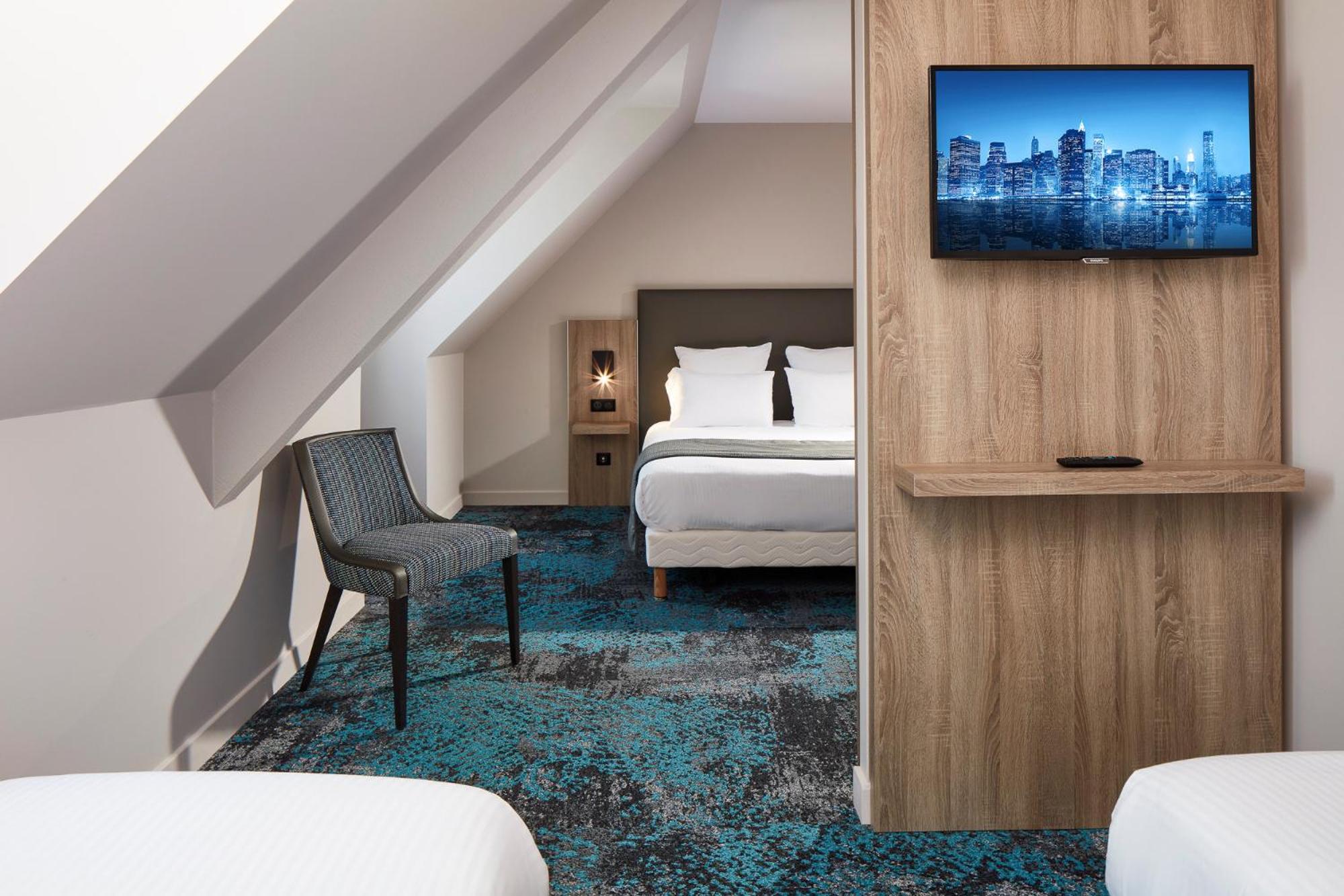 Quadruple Room thumbnail 6
