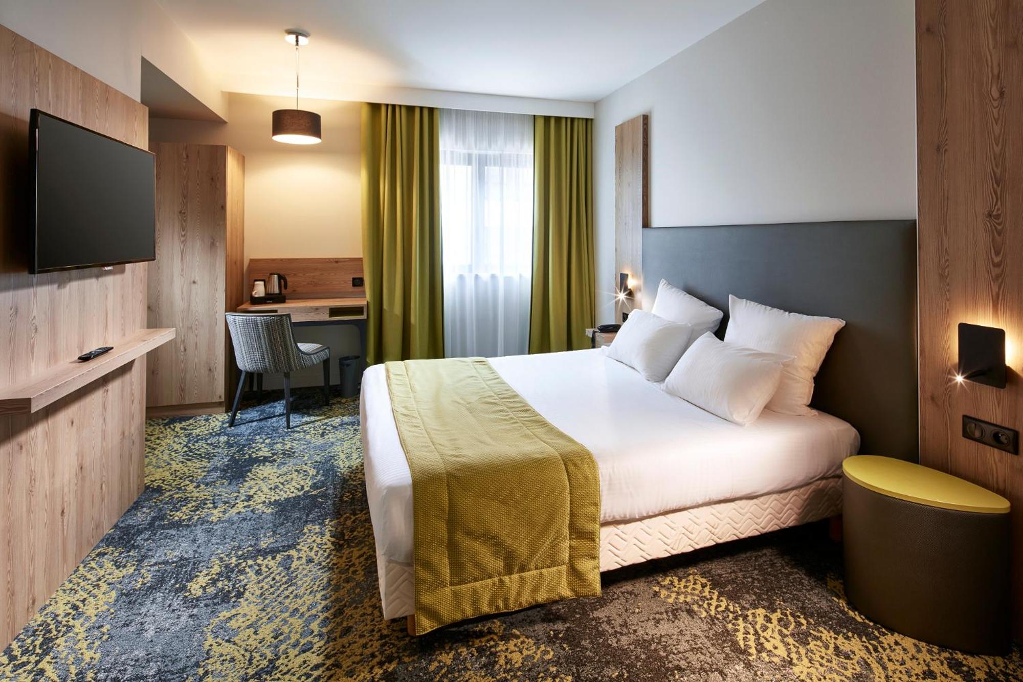Premium Double Room thumbnail 5