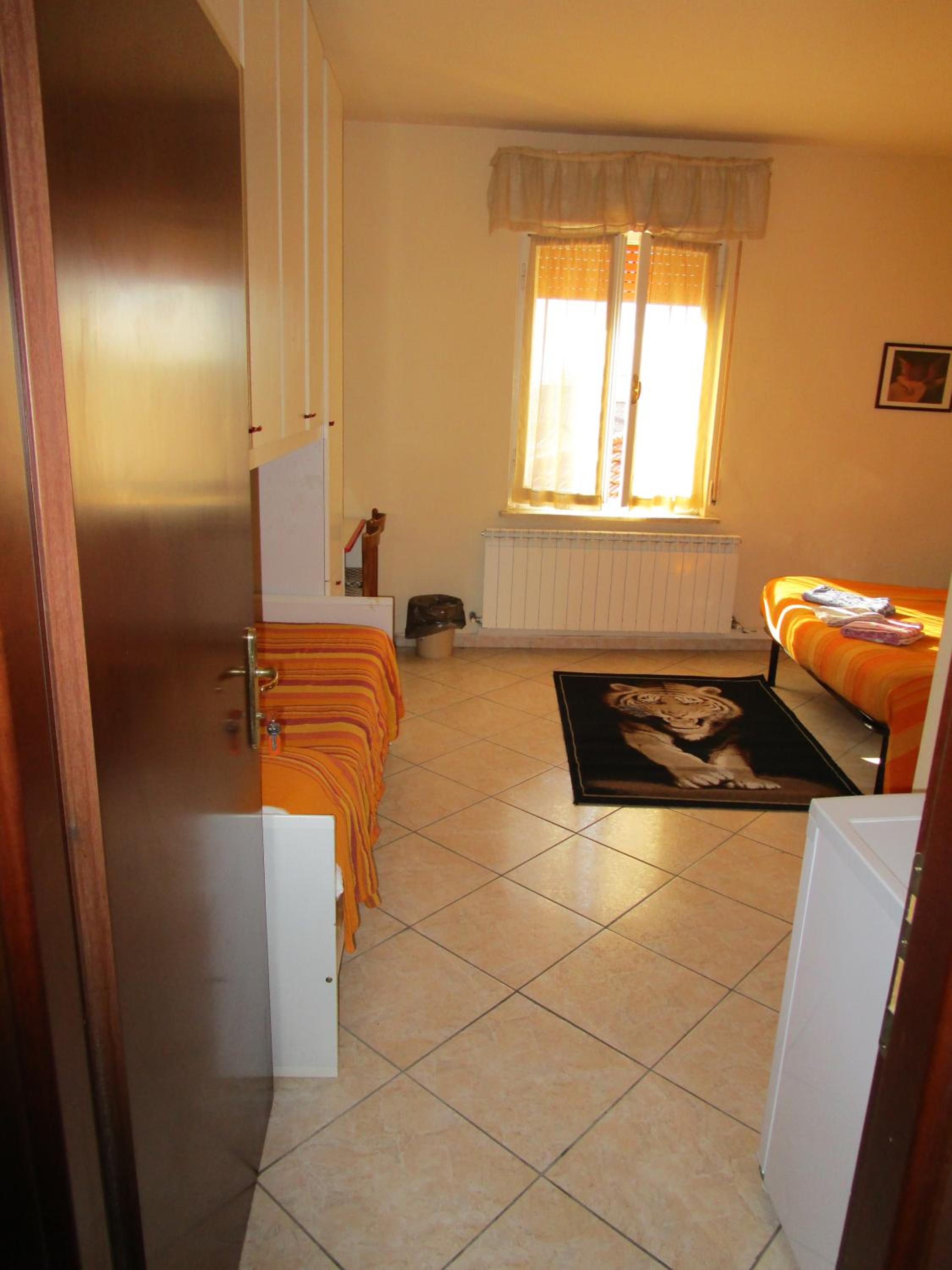 Triple Room with Private Bathroom - Photo 2