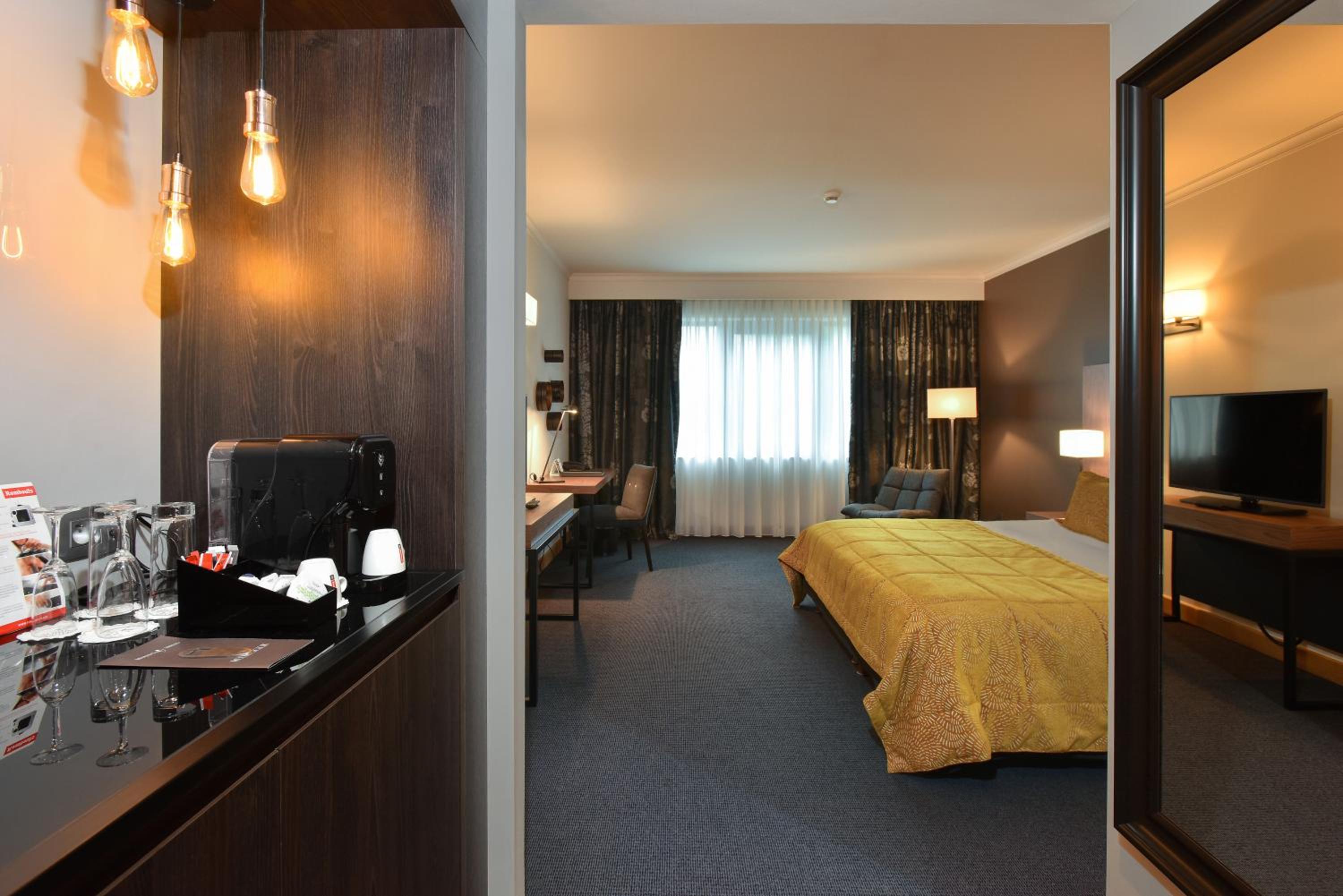 Deluxe Double Room with Bath photo 1