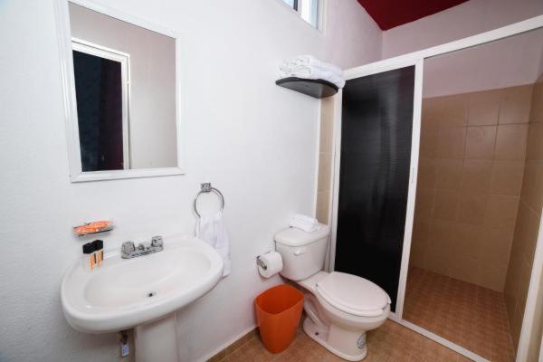Twin Room with Extra Bed - Photo 4