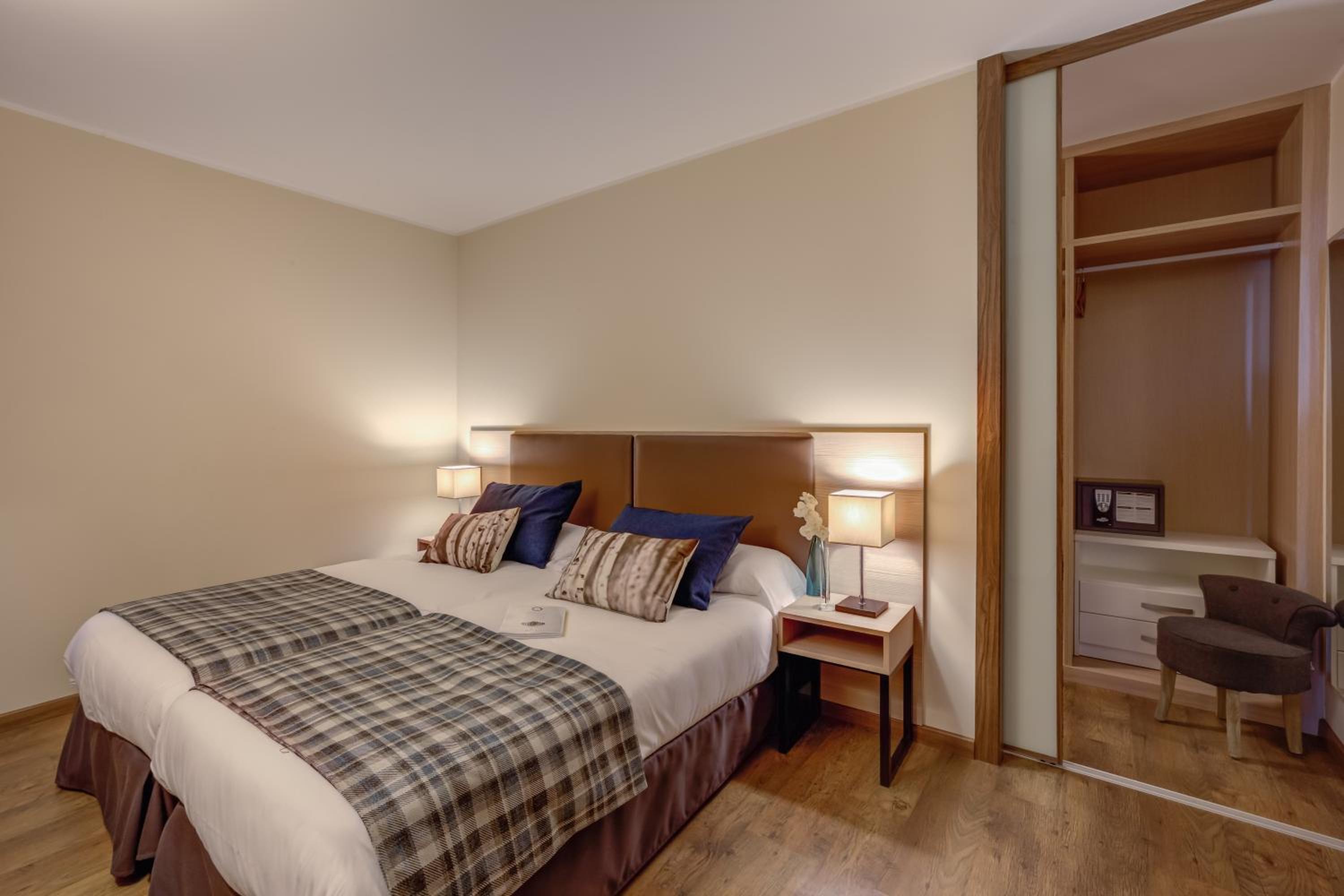 One-Bedroom Apartment (2-4 Adults)