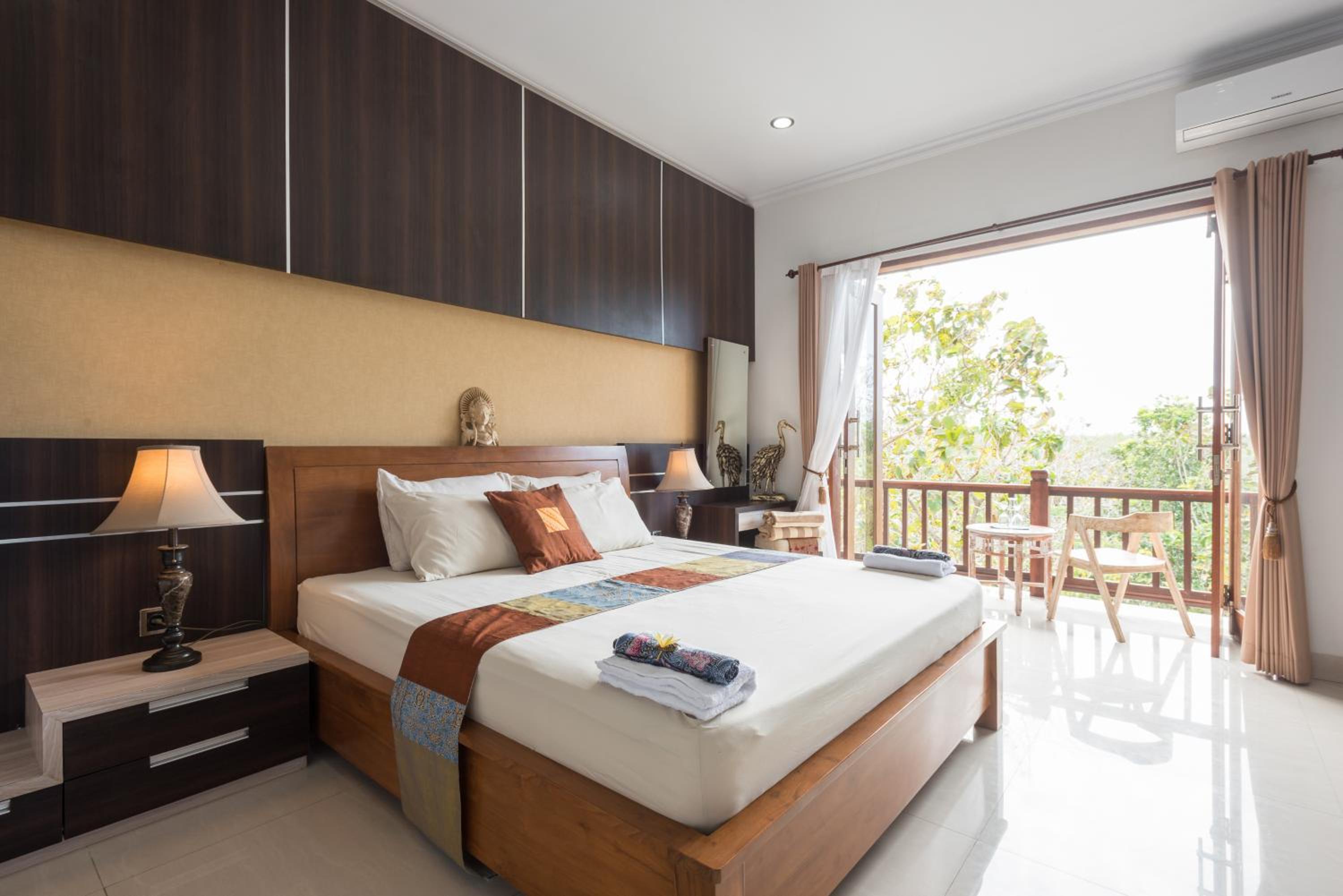 King Room with Balcony - Photo 1