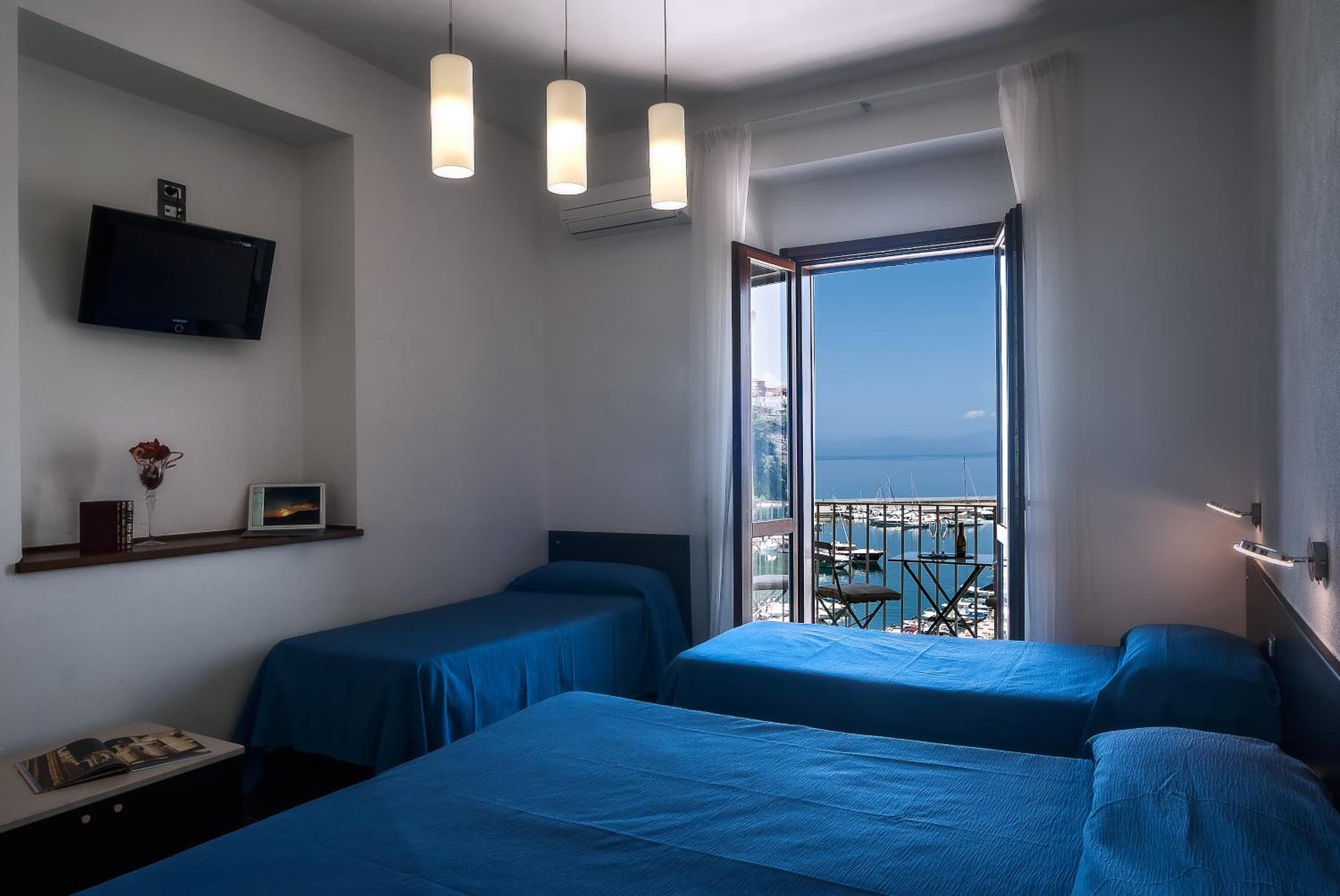 Quadruple Room with Sea View