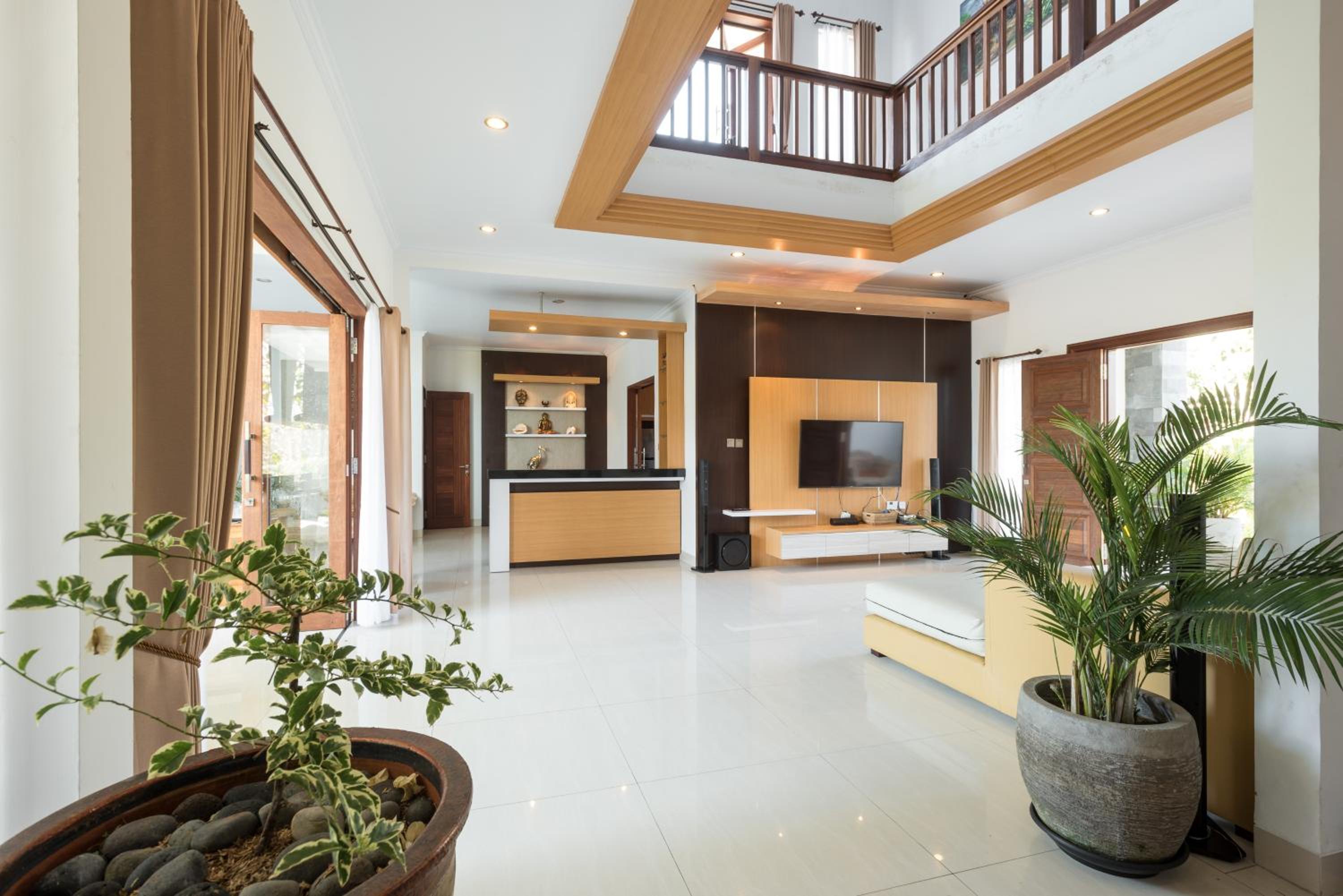 King Room with Balcony - Photo 2
