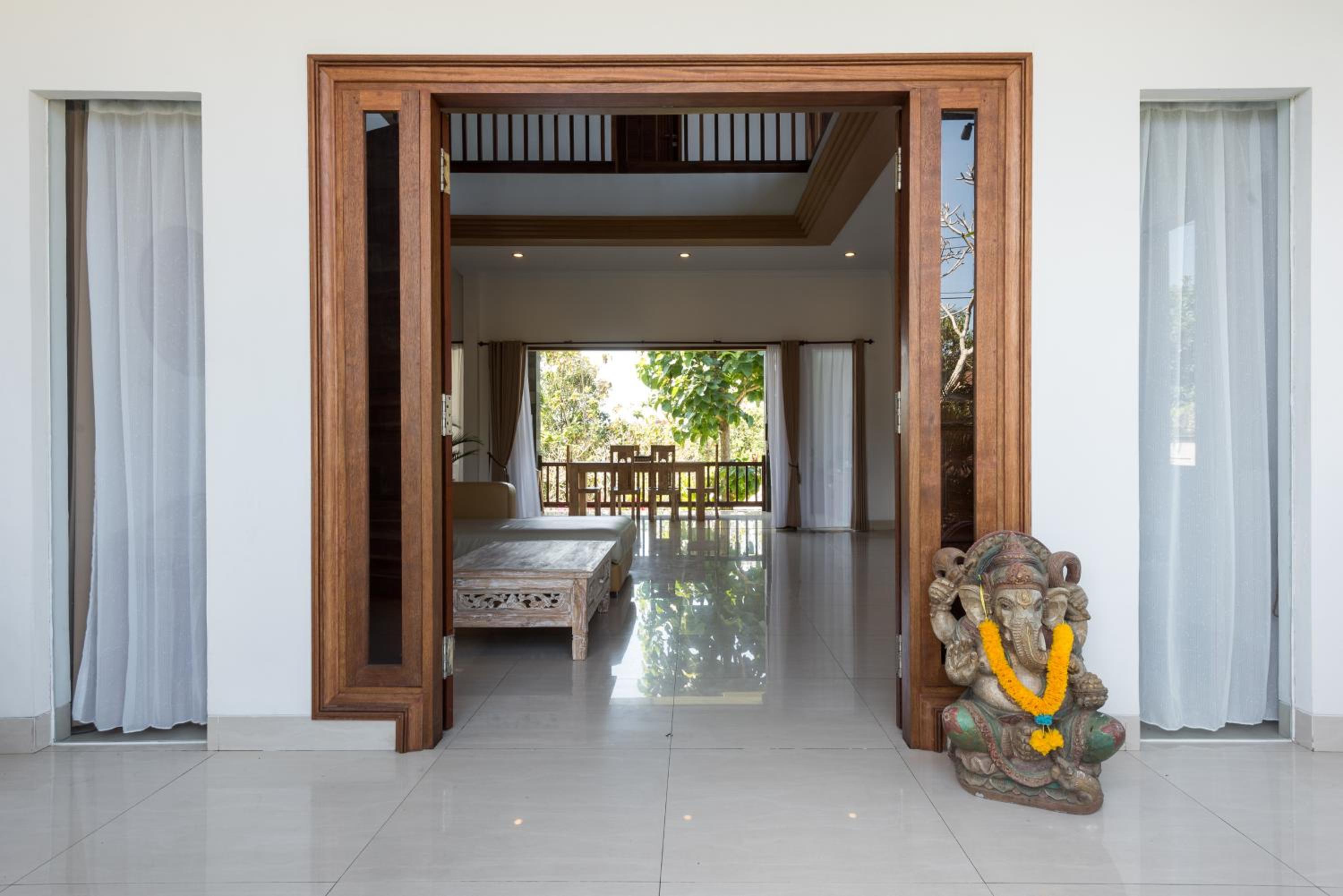 King Room with Balcony - Photo 4