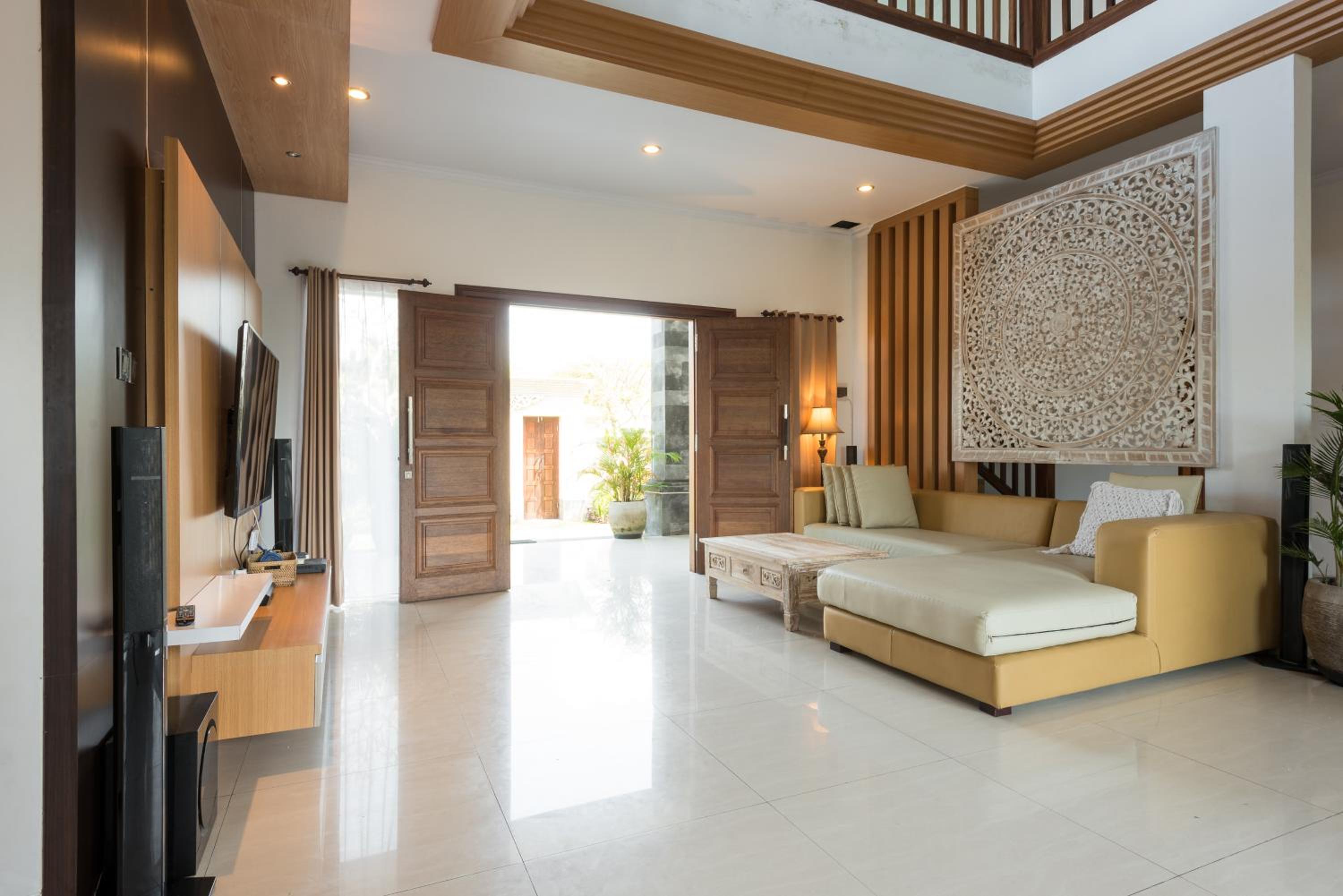 King Room with Balcony - Photo 3