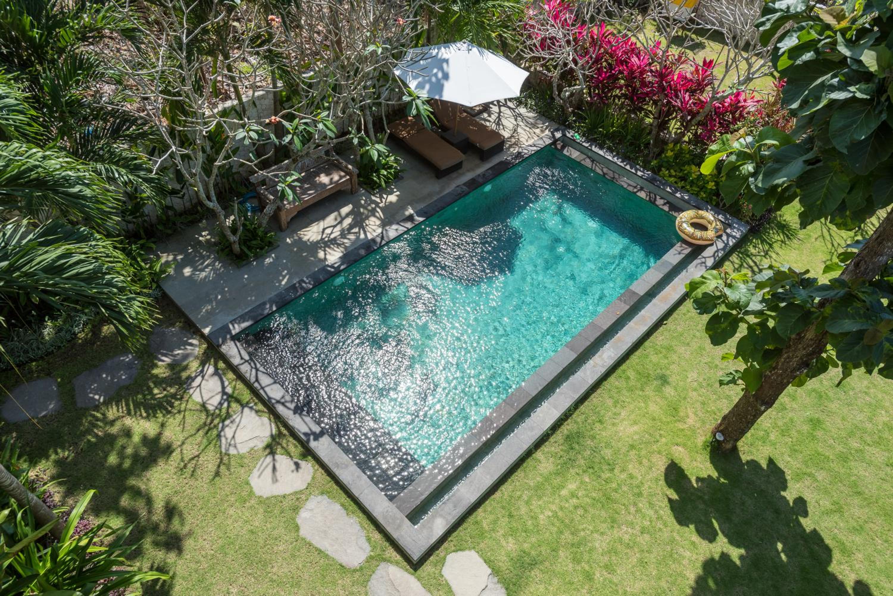 King Room with Pool View - Photo 13
