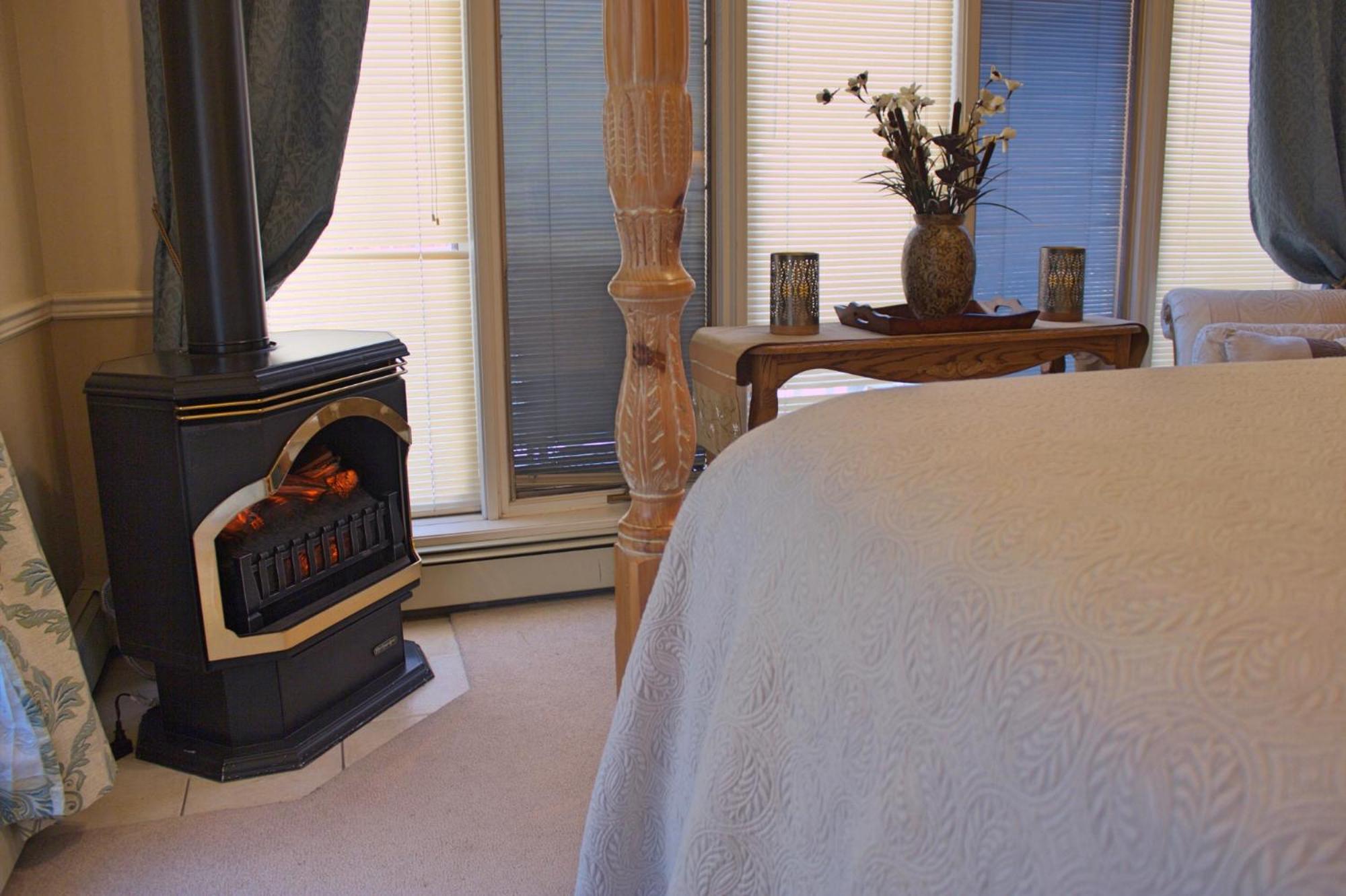 Queen Suite with Balcony photo 3