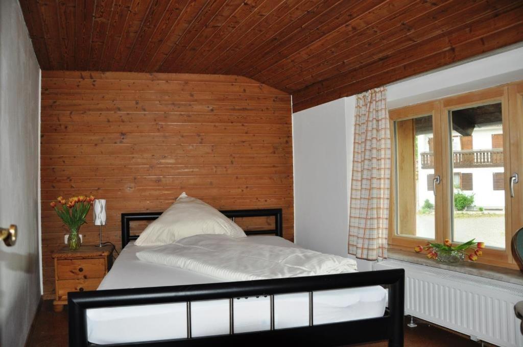 Single Room with Bathroom photo 1