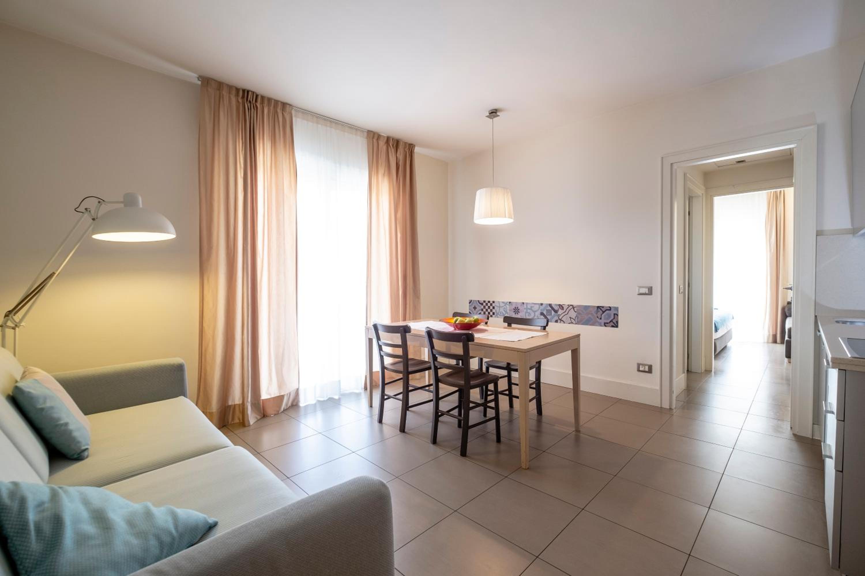 Suite - Photo 10
