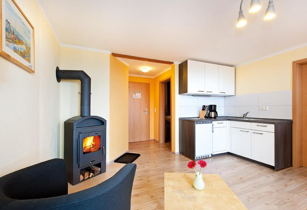 Apartment with Mountain View - Photo 6