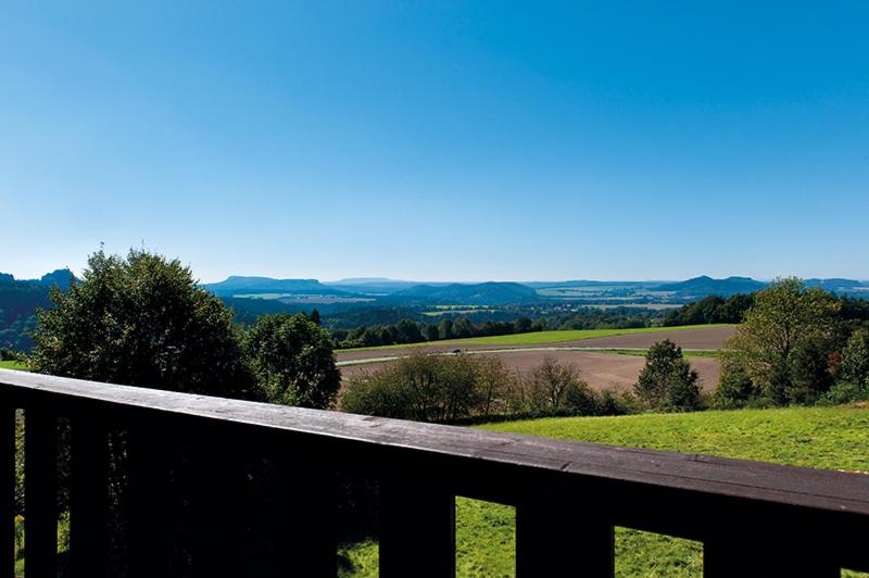 Apartment with Mountain View - Photo 10