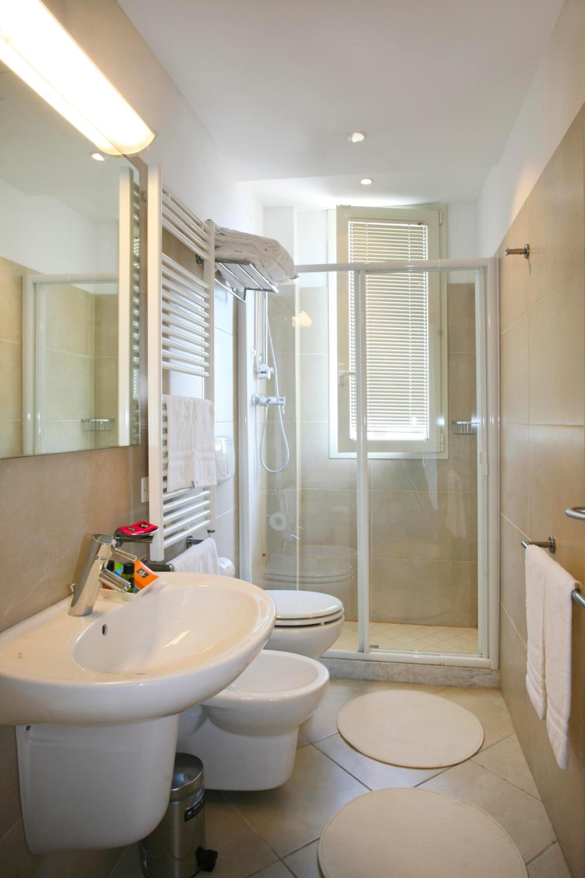Suite (4 Adults) - Photo 5