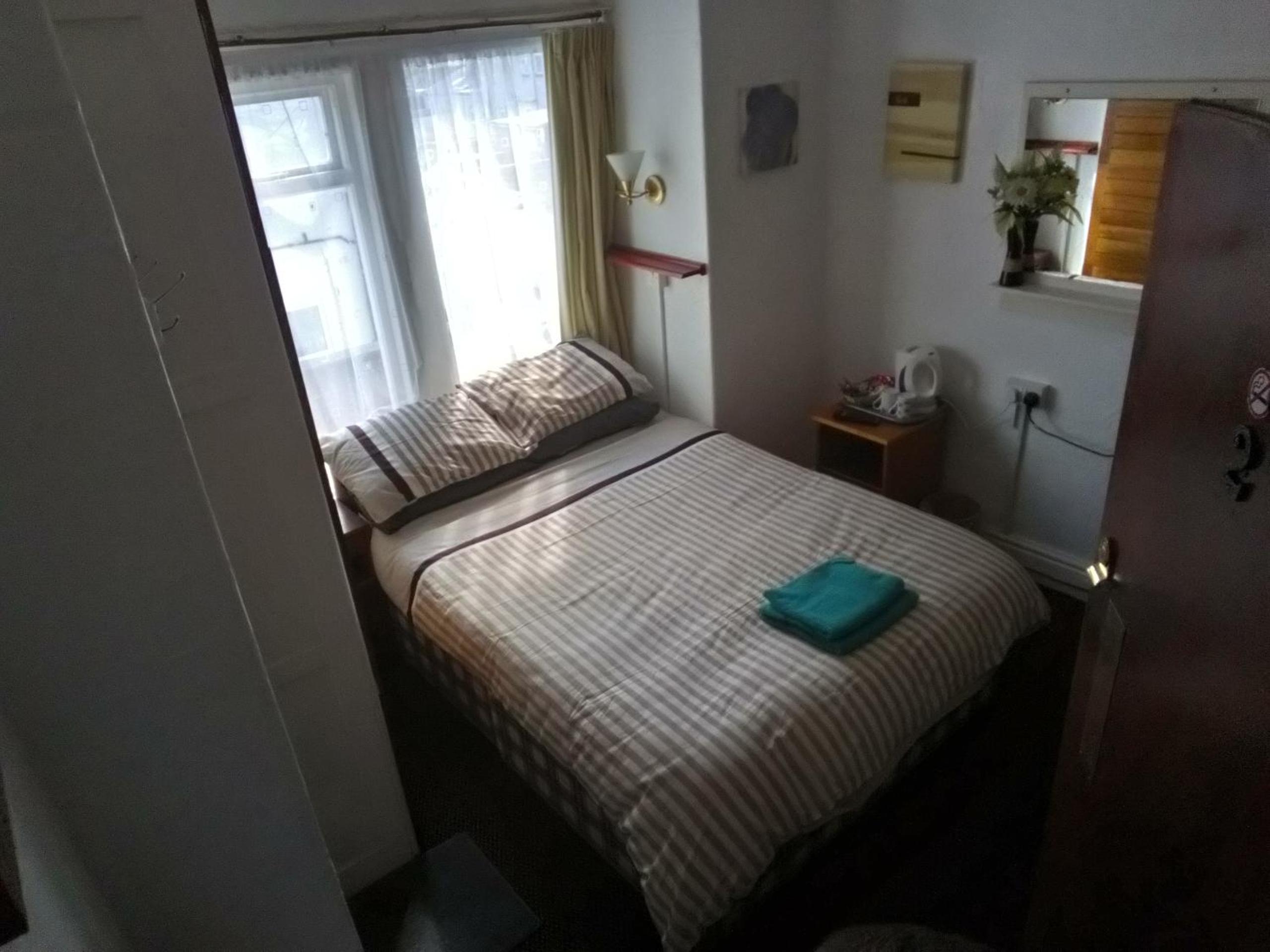 Double Room with Private Bathroom - Photo 5