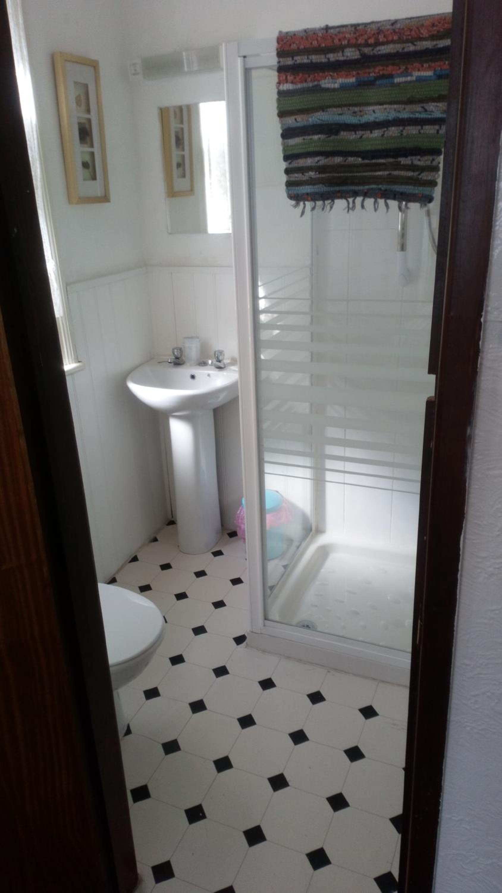 Double Room with Private Bathroom - Photo 8