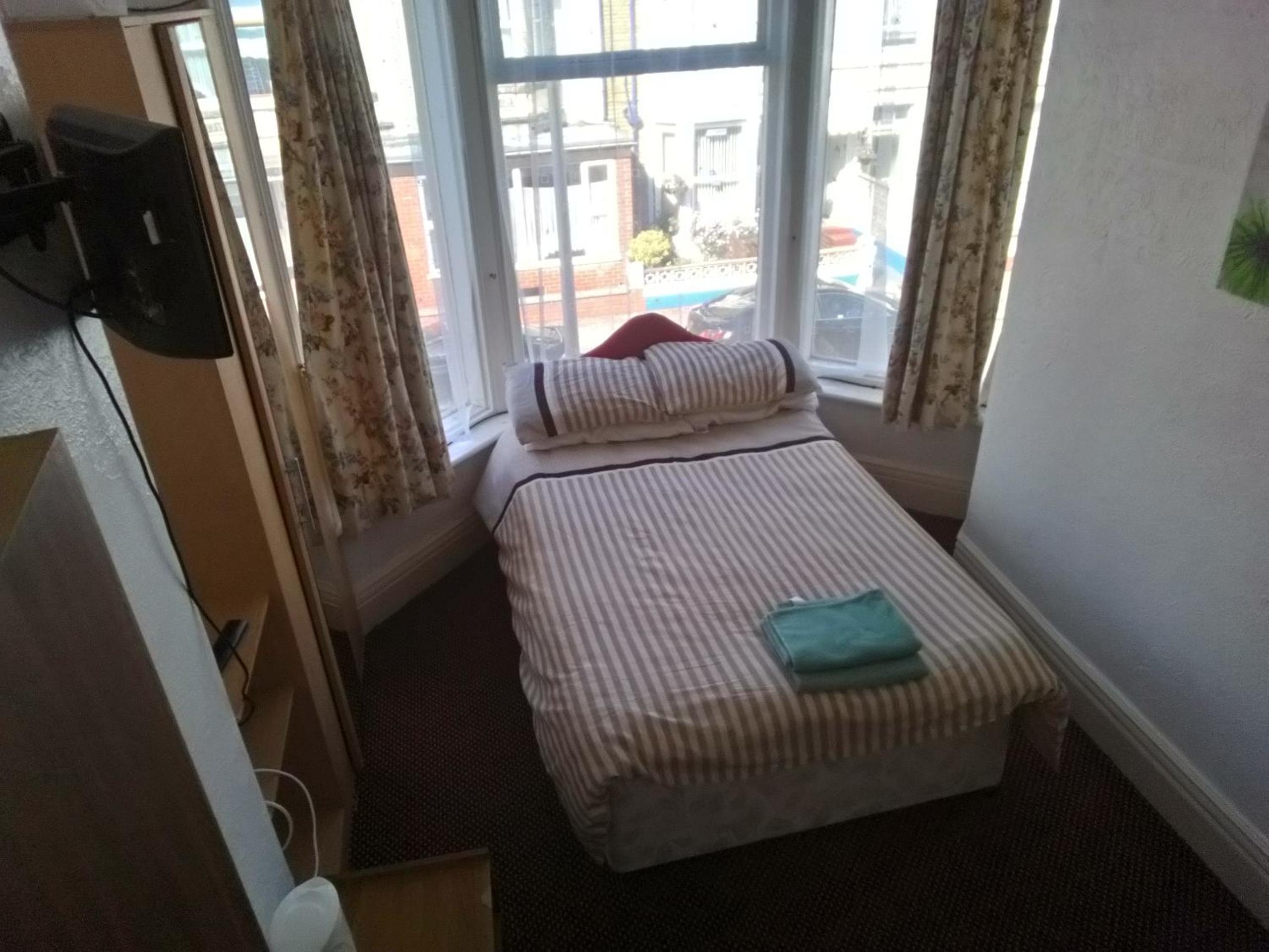 Double Room with Private Bathroom - Photo 6