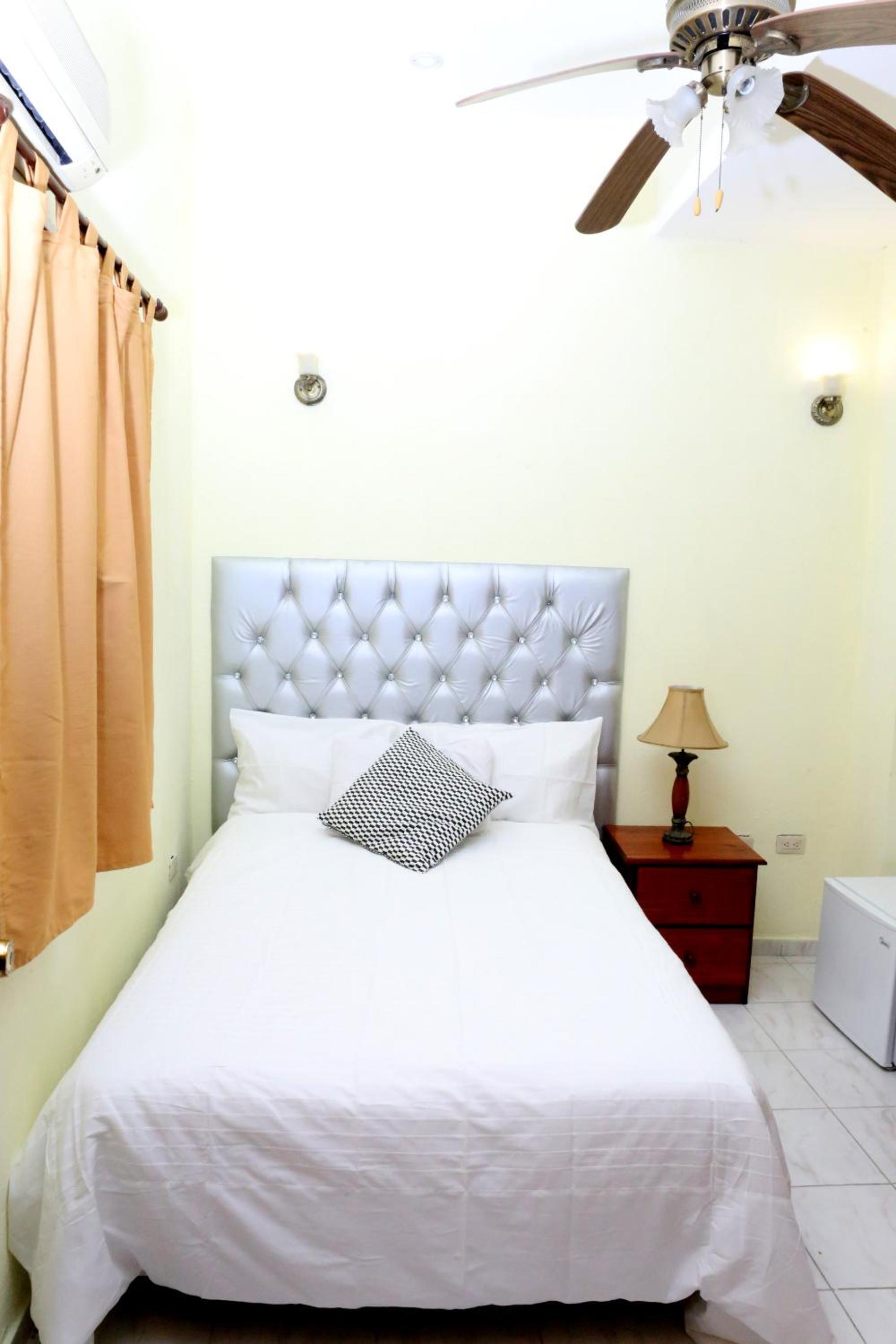 Budget Single Room photo 2