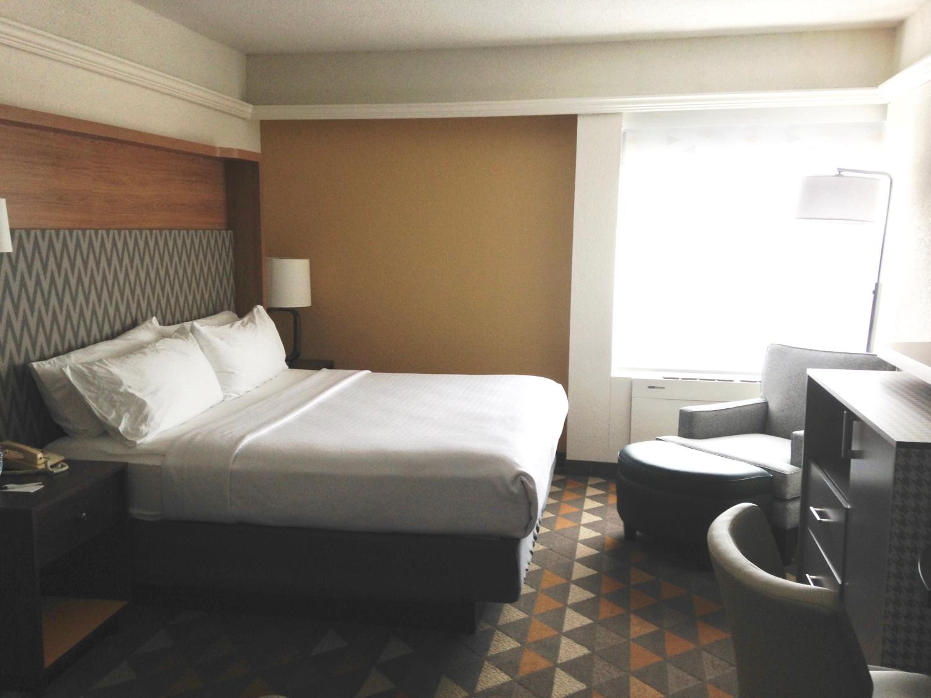 Standard King Room - Photo 4