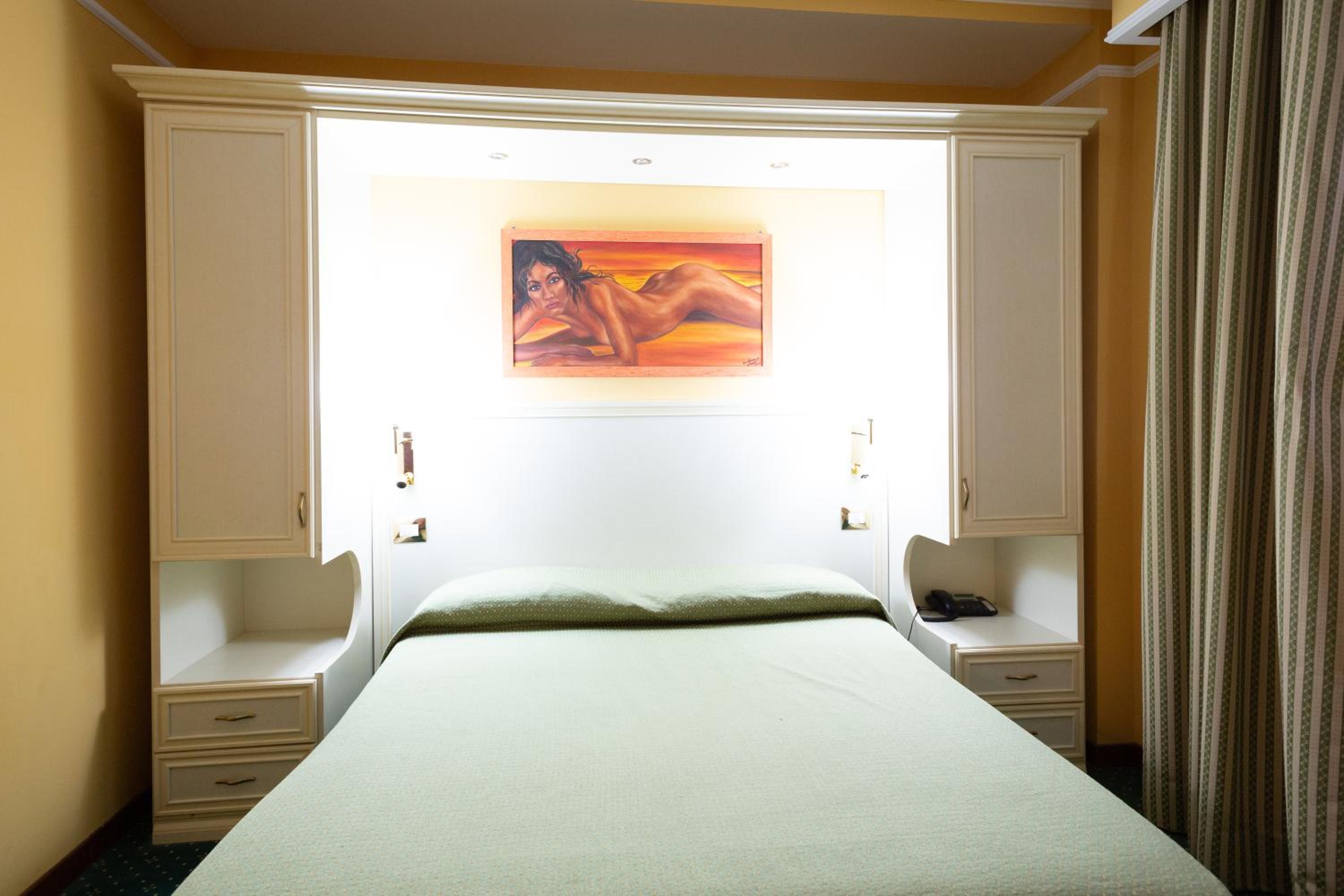Single Room photo 2