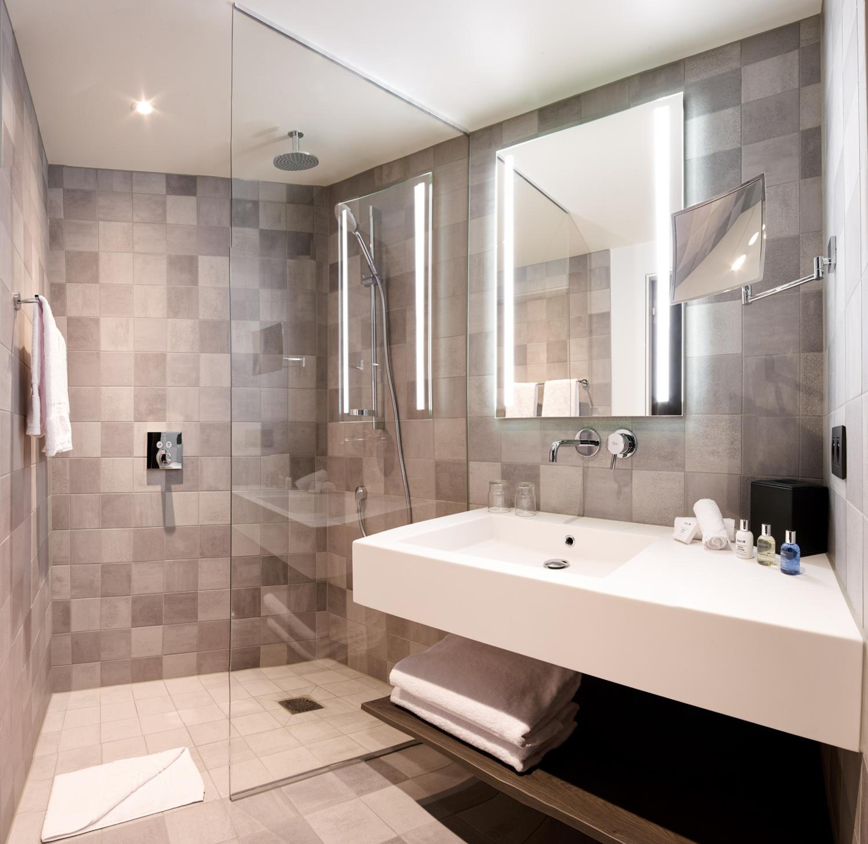 Standard Room thumbnail 6