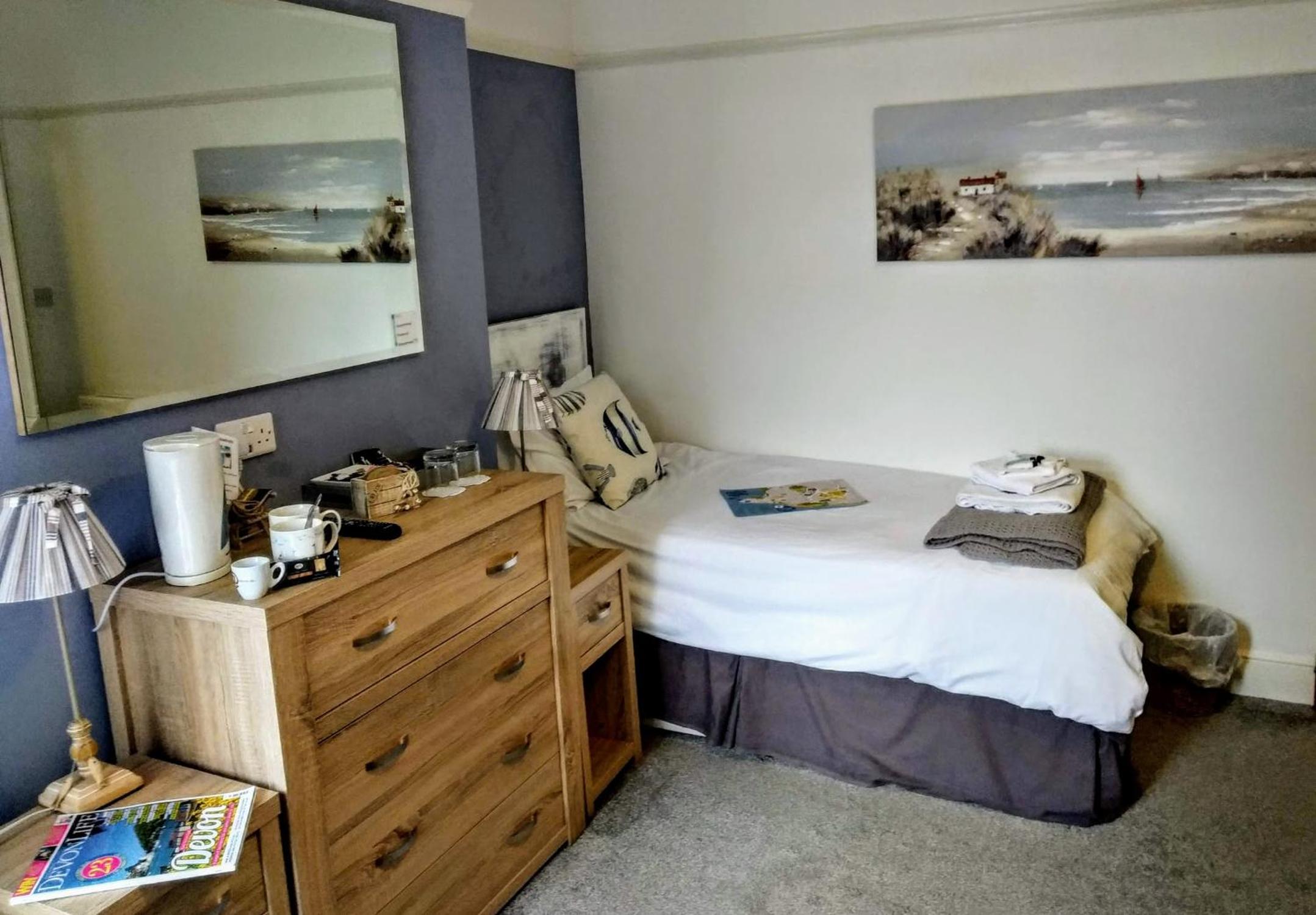 Twin Room with Shower photo 3