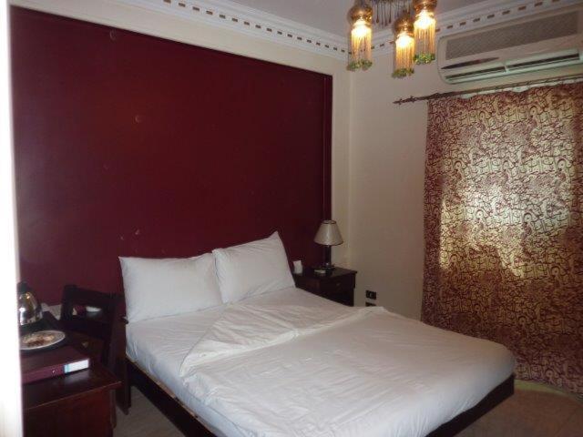 Deluxe Double or Twin Room with City View - Photo 3