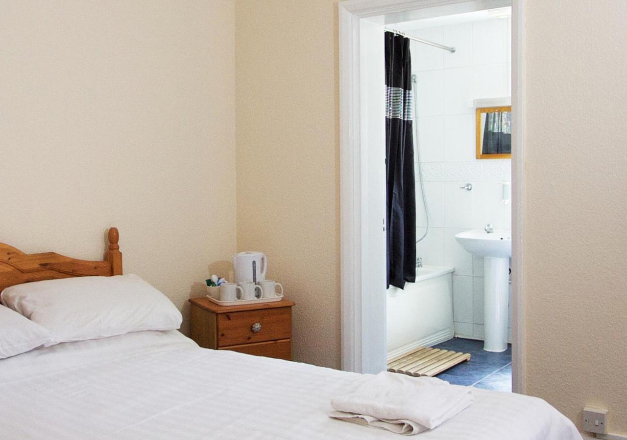 Family Room with Private Bathroom - Photo 4
