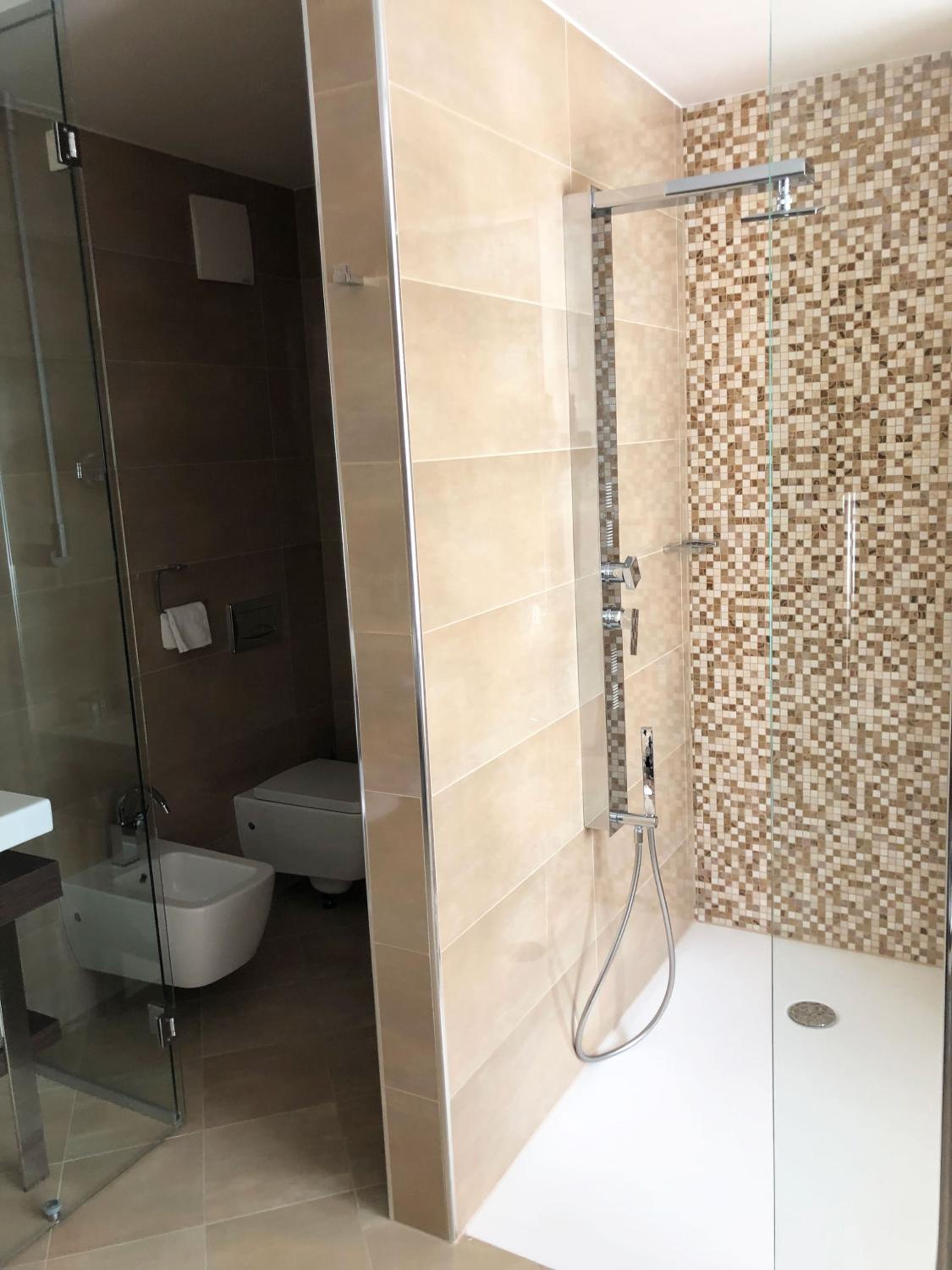 Deluxe Double Room - Photo 11