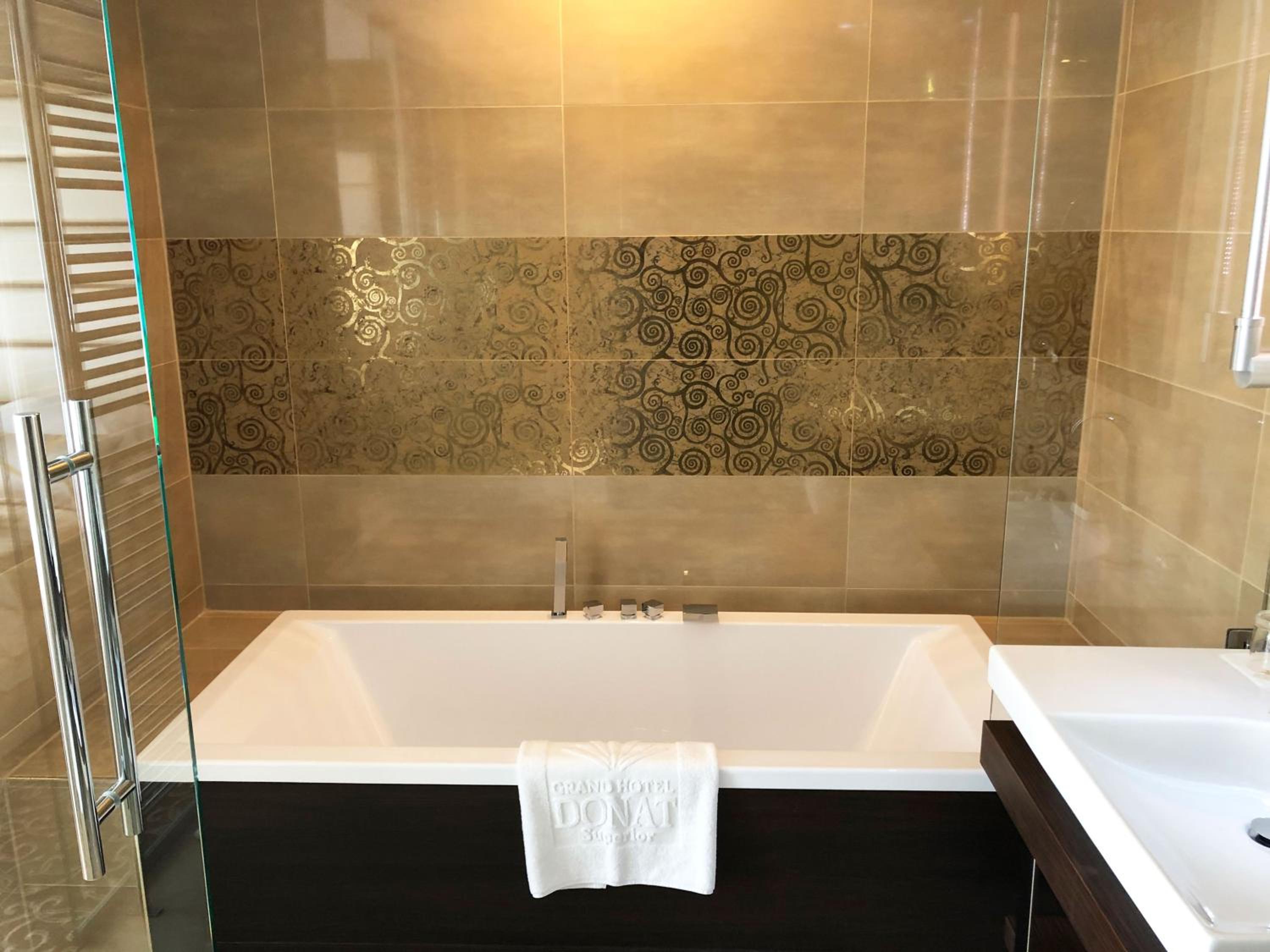 Deluxe Double Room - Photo 9